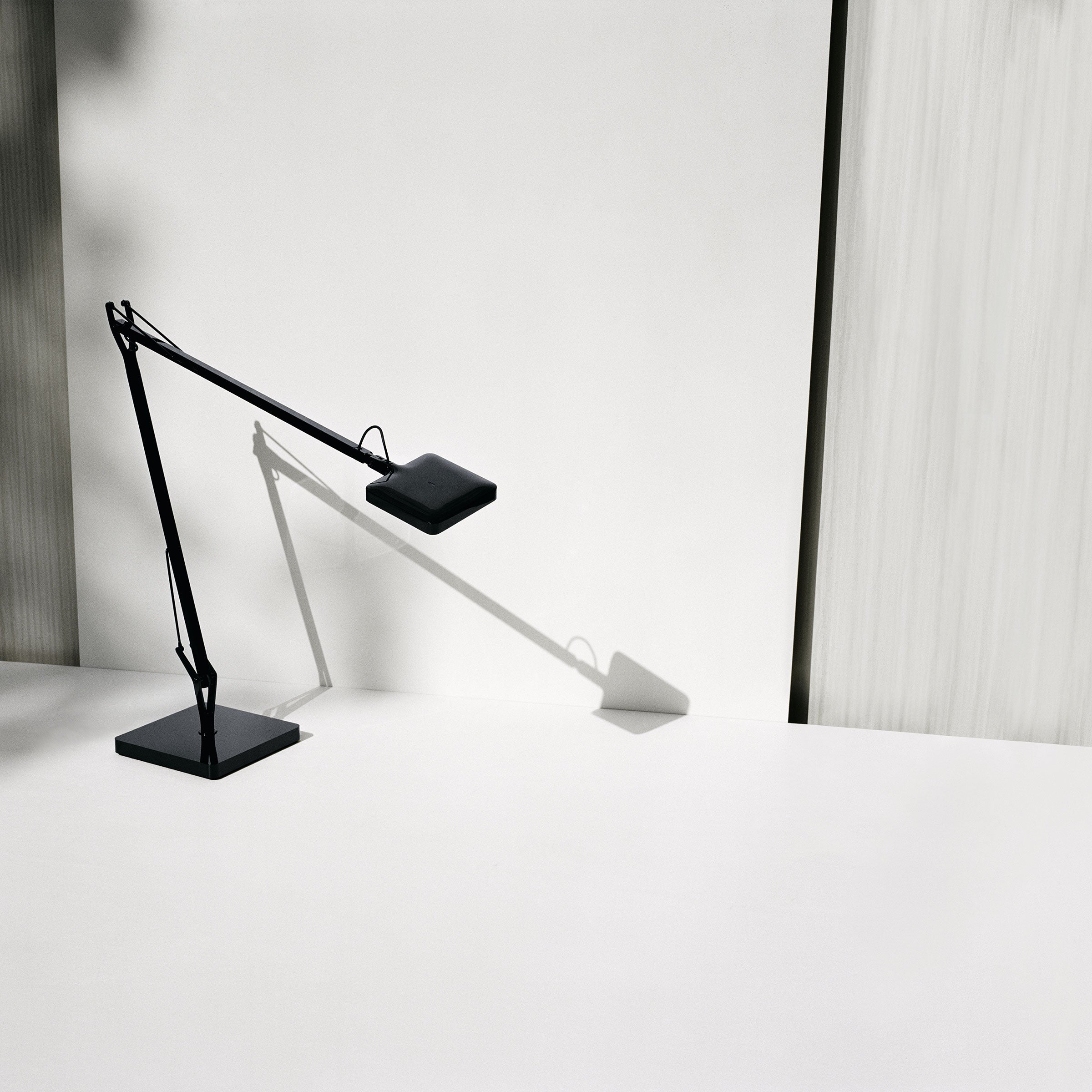 KELVIN LED BASE Desk Lamp Black