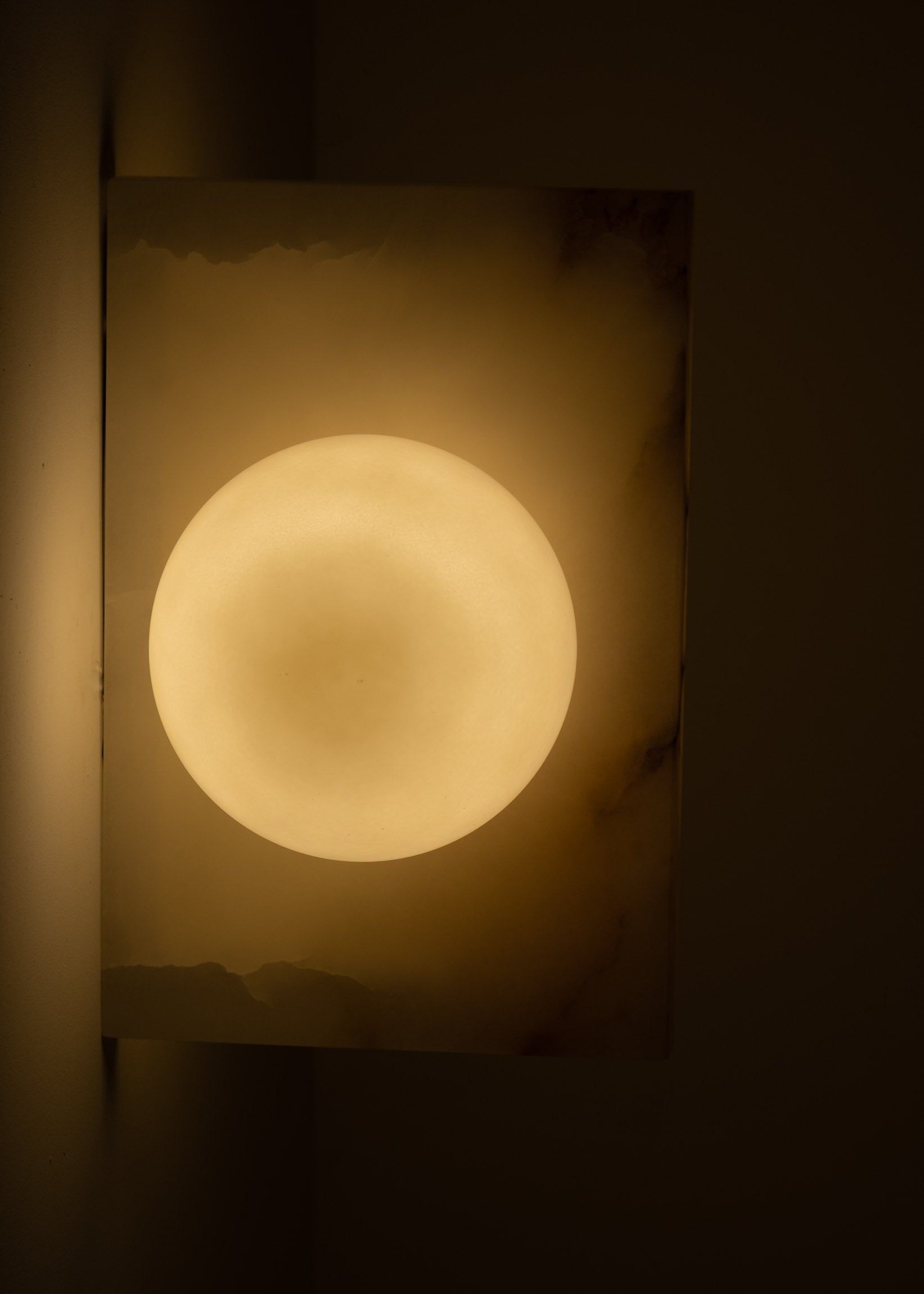 Wandlamp FLUGI wit alabaster