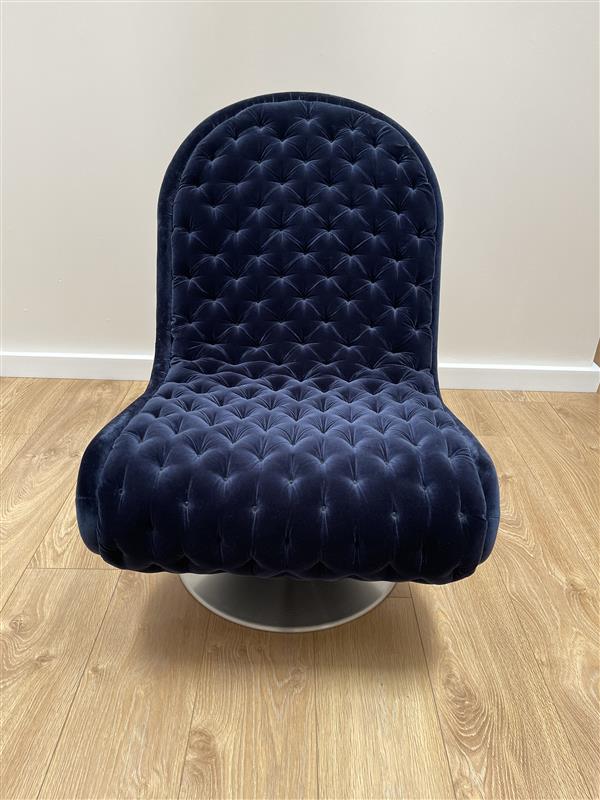 SYSTEM 1-2-3 LOUNGE DELUXE navy armchair with a round base - display model
