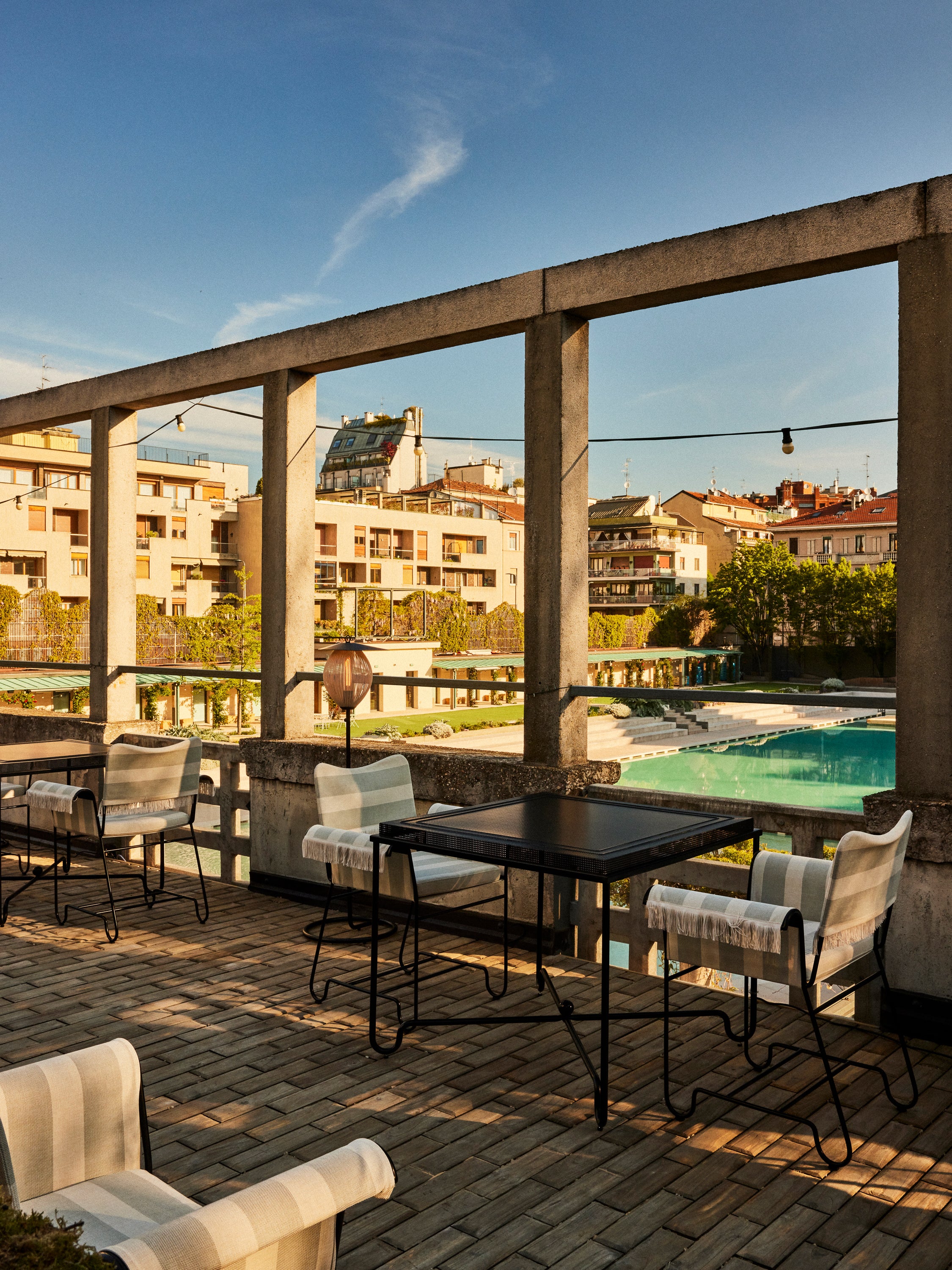 Lampa stojąca zewnętrzna SATELLITE biały