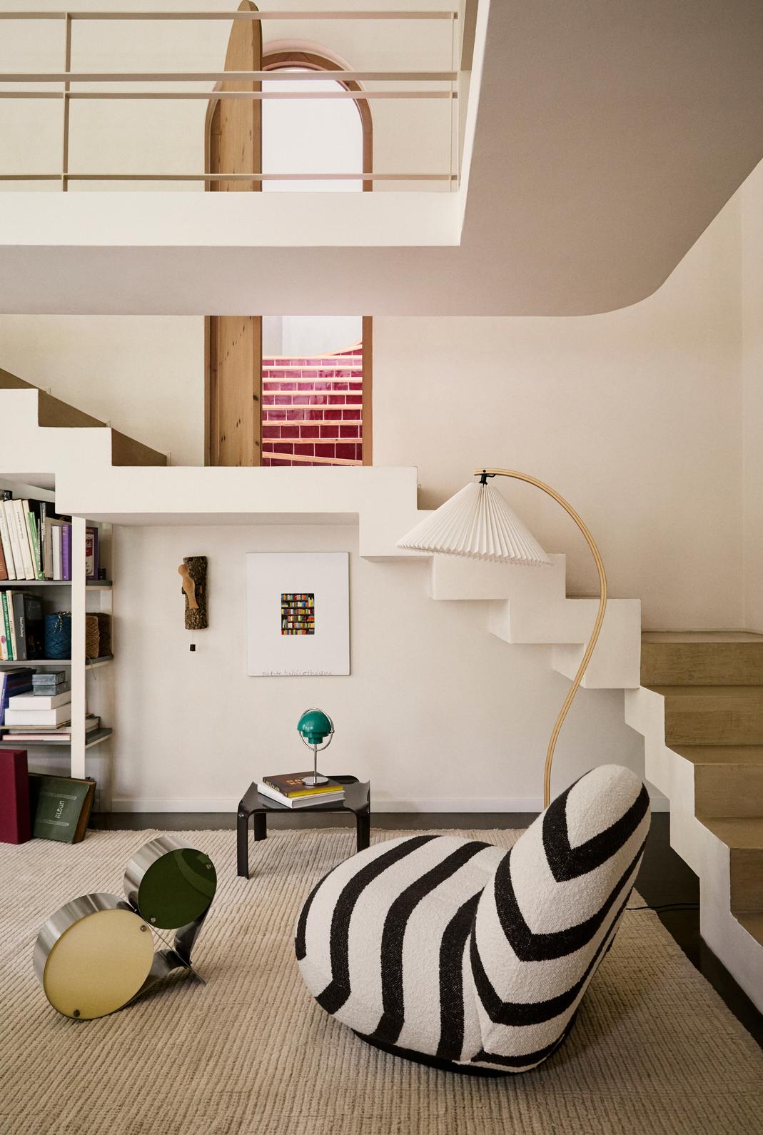 MULTI-LITE portable lamp black with brass base