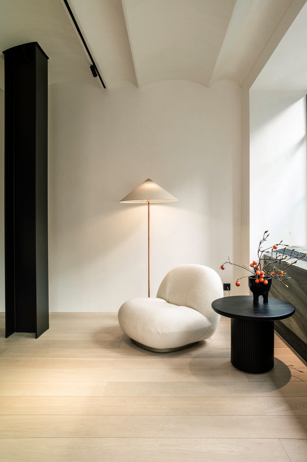 Lampa podłogowa 9602 mosiądz z wiklinowym kloszem