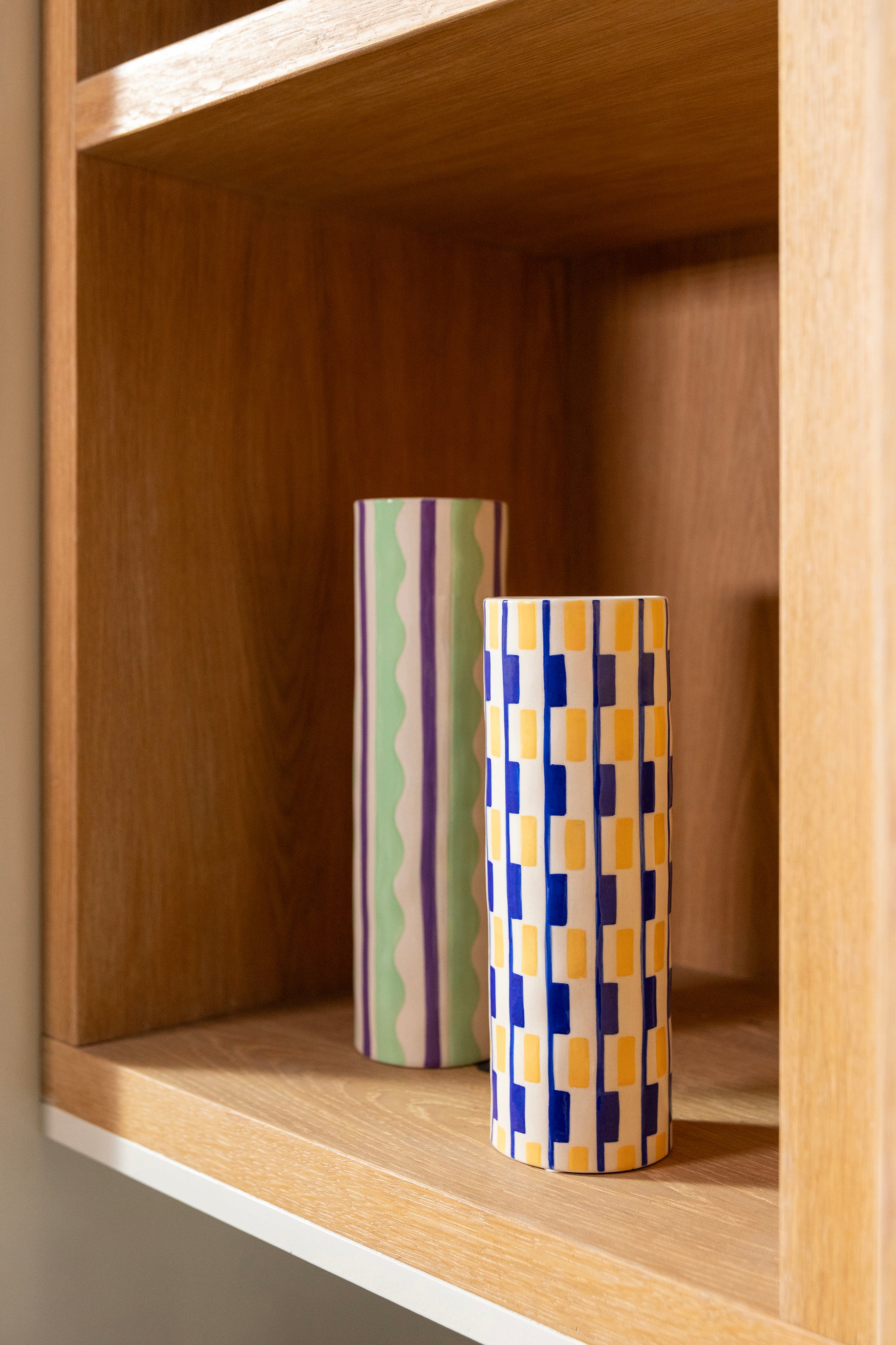 CLASH WIGGLE vase white with green and purple