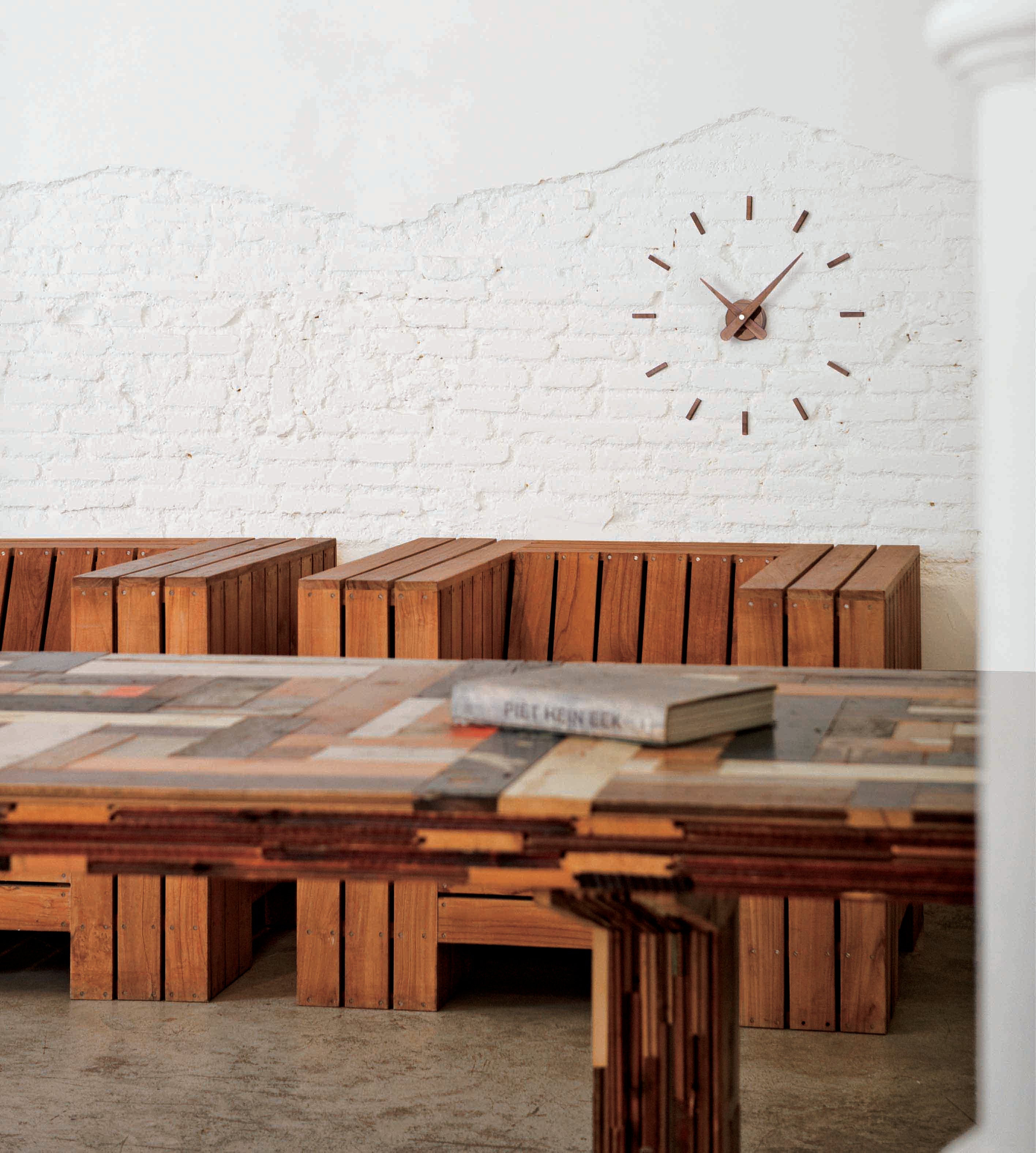 Wandklok SUNSET notenhout