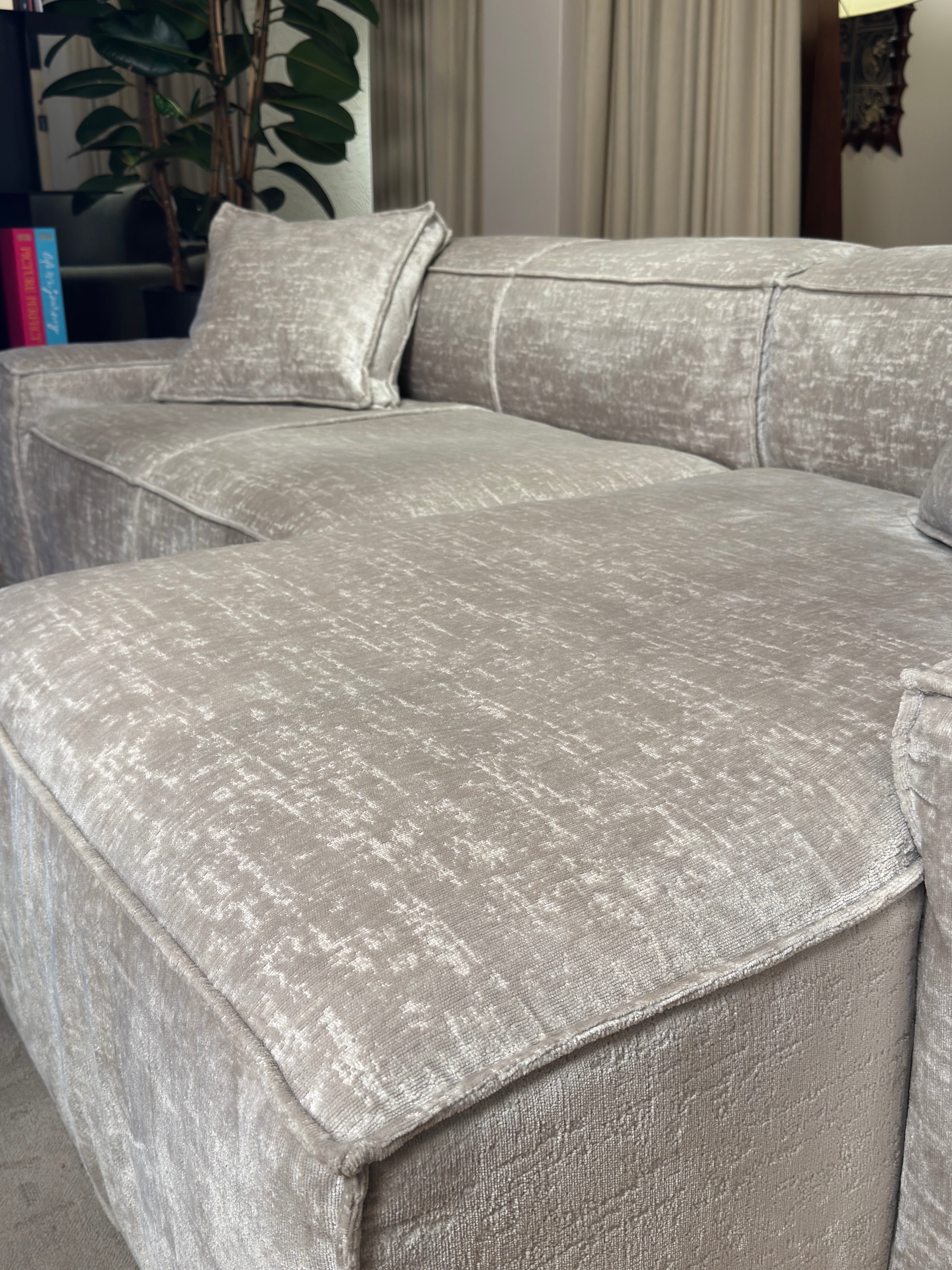 Hoekbank met 2 CUSHIONS grijs in Smeraldo stof - showroommodel