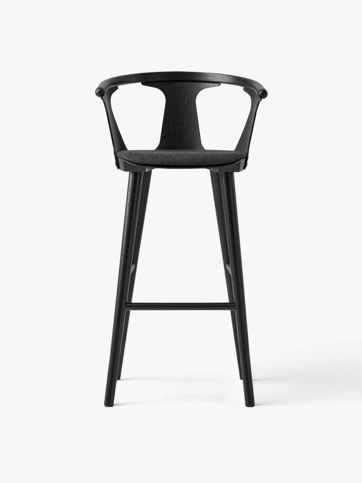 Hocker IN BETWEEN zwart gelakt eiken met een gestofferde zitting