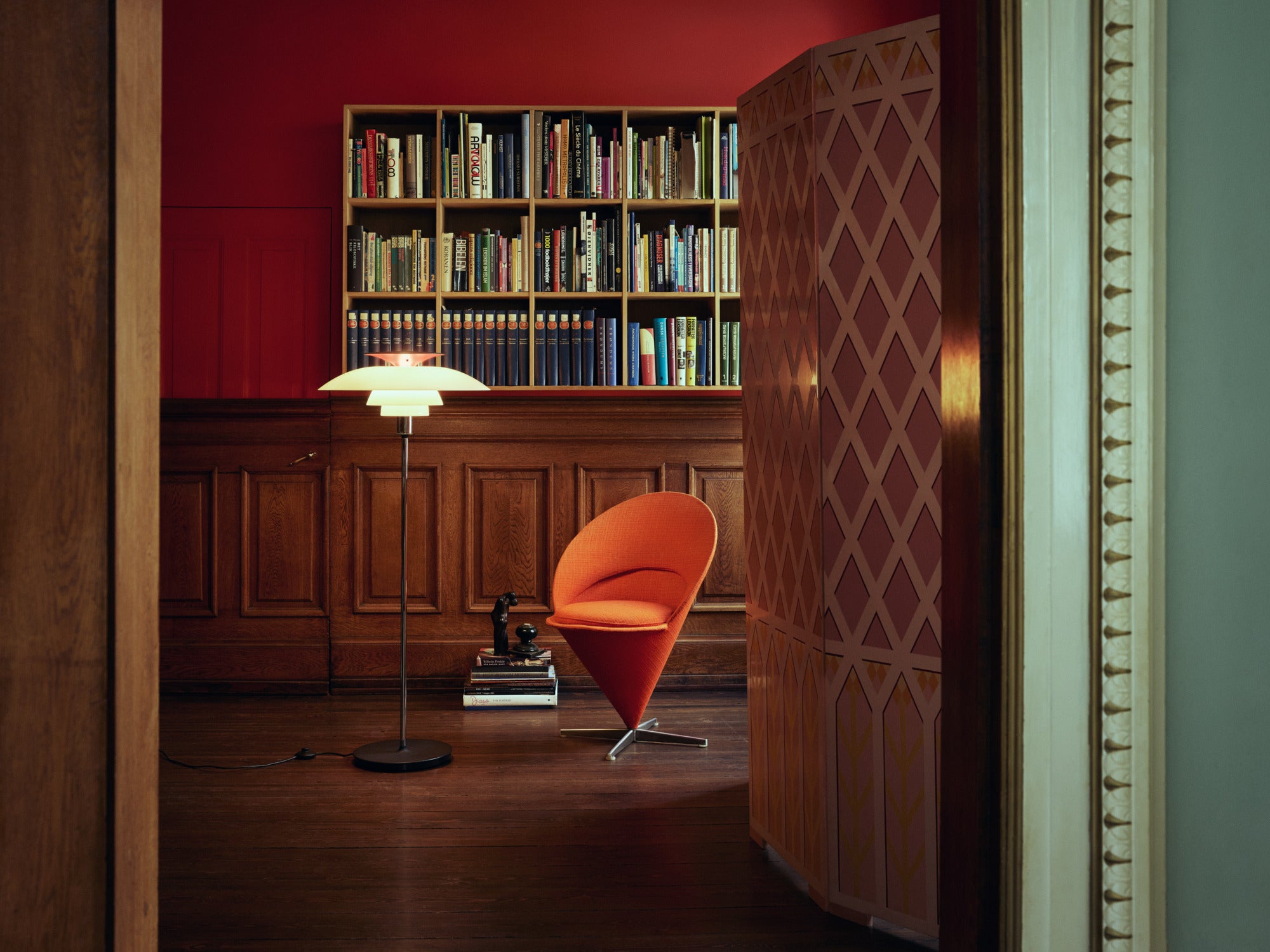 PH 80 white floor lamp with chrome base