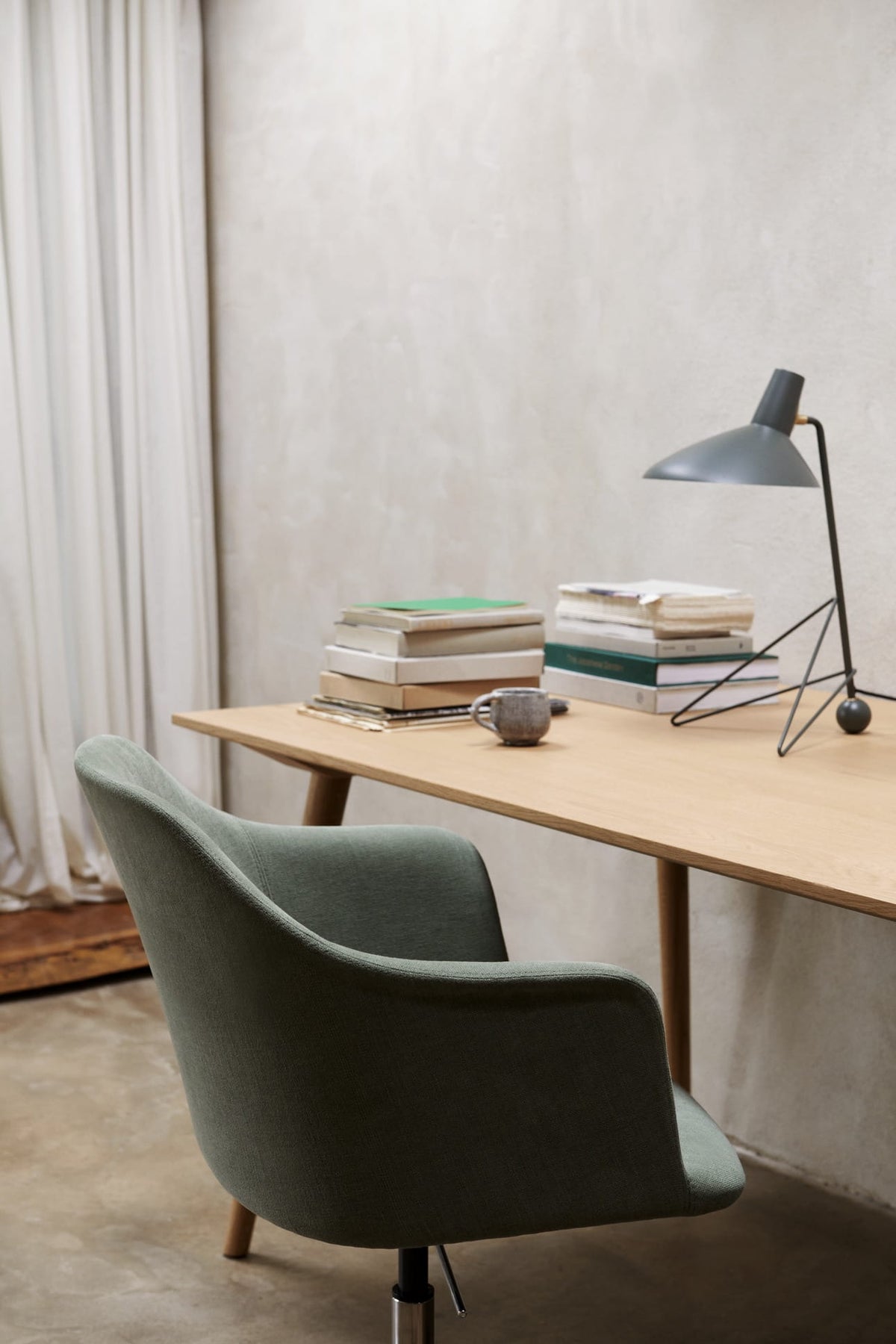 Bureau stoel RELY HW55 gestoffeerd met een zwarte basis