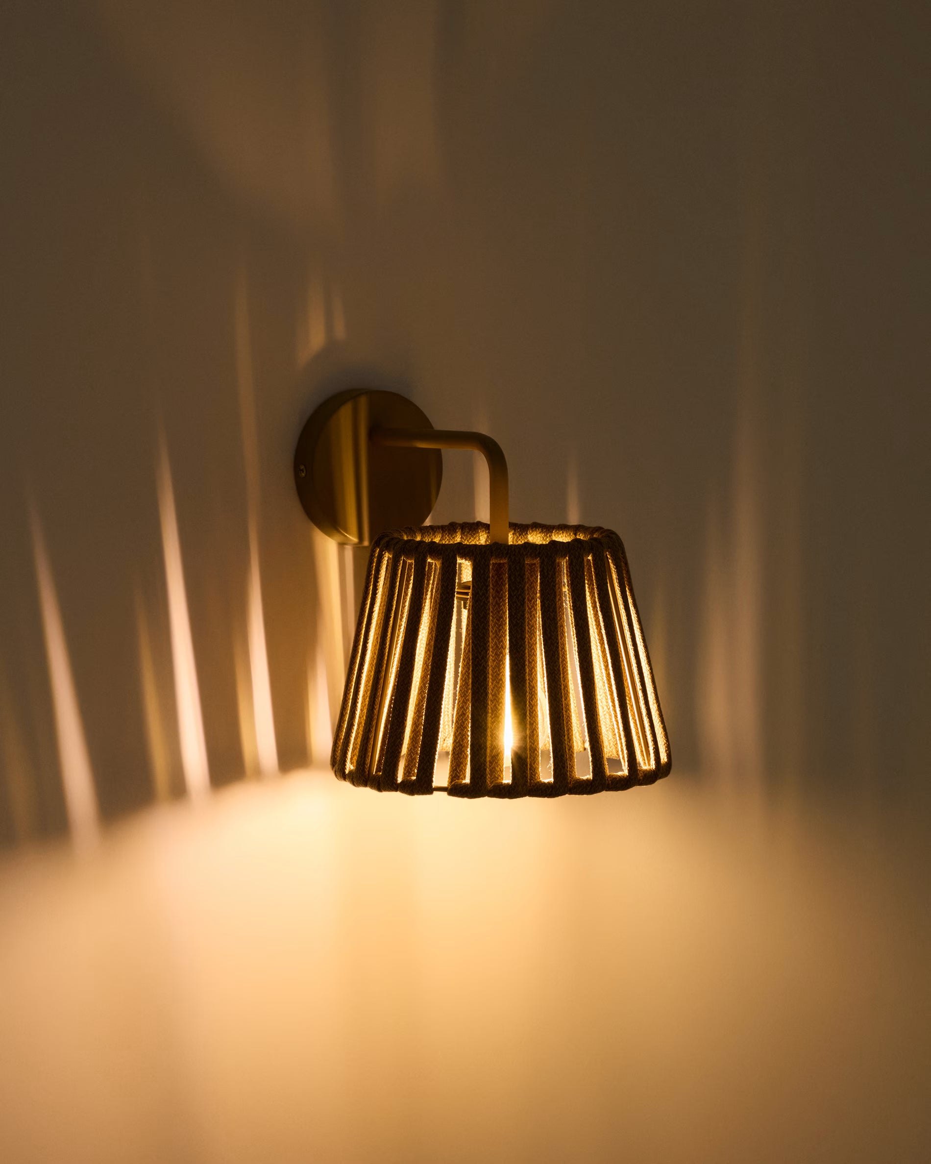 Zonne-energie wandlamp ALDET donkerbeige