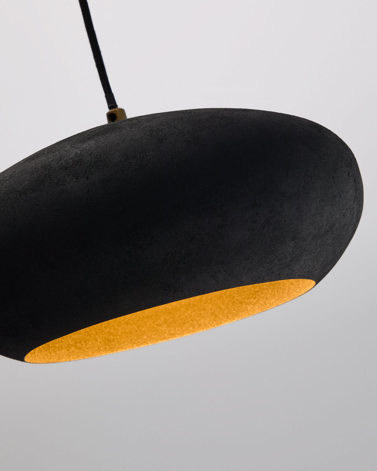 Lampa wisząca INDA czarny metal – ujęcie 3