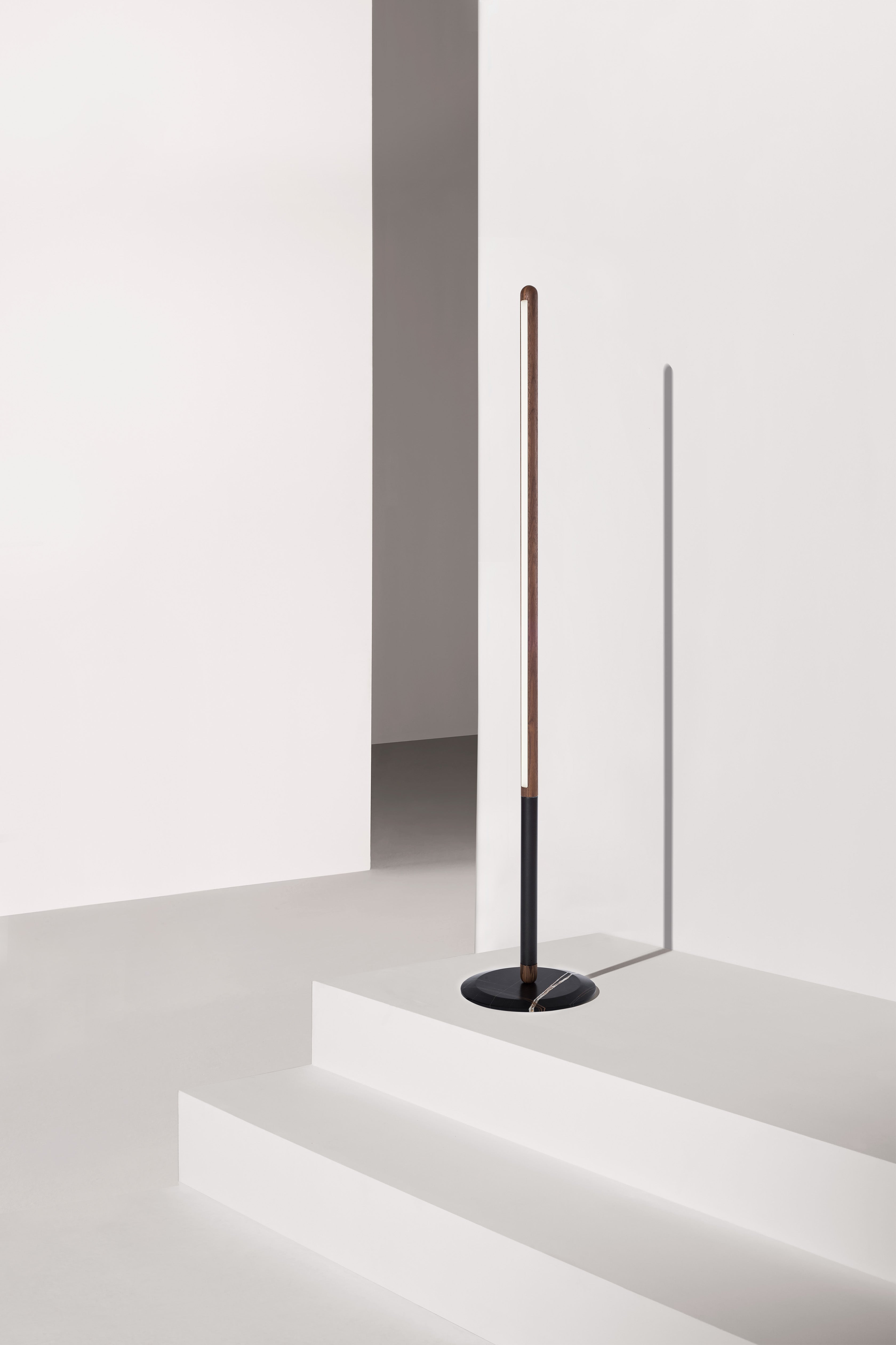 LINEA UNO floor lamp in walnut wood with graphite finish and marble base