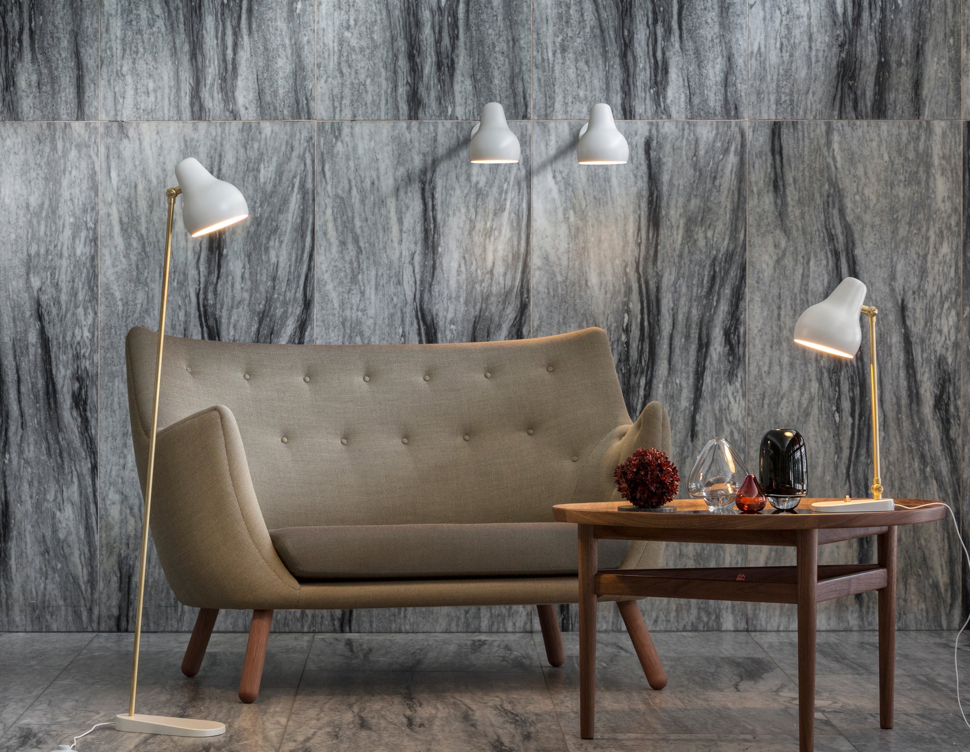 Stehlampe VL 38 weiß mit goldener Veredelung