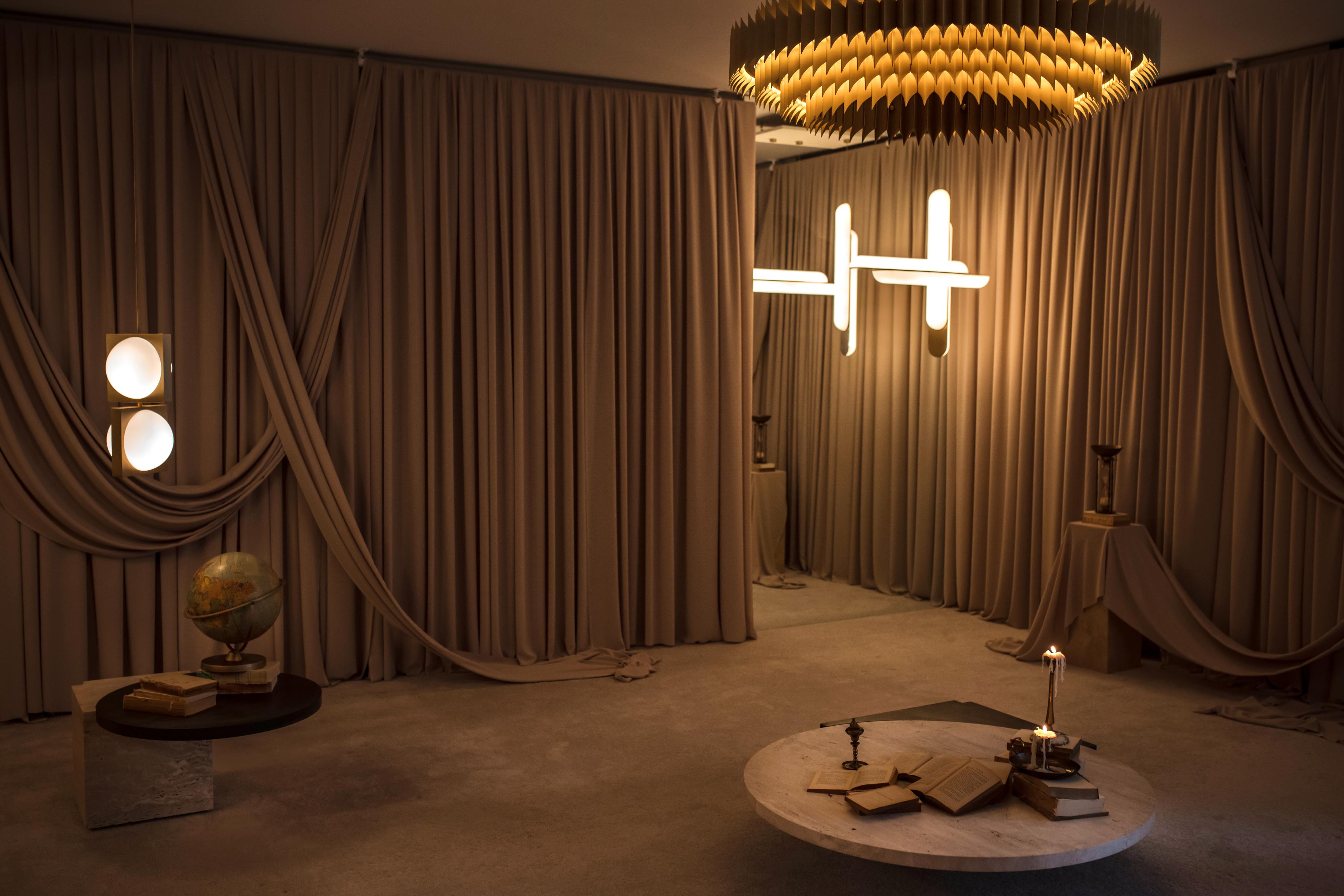 Hanglamp SOLSTICE DUO met opalen glazen kap en messing.