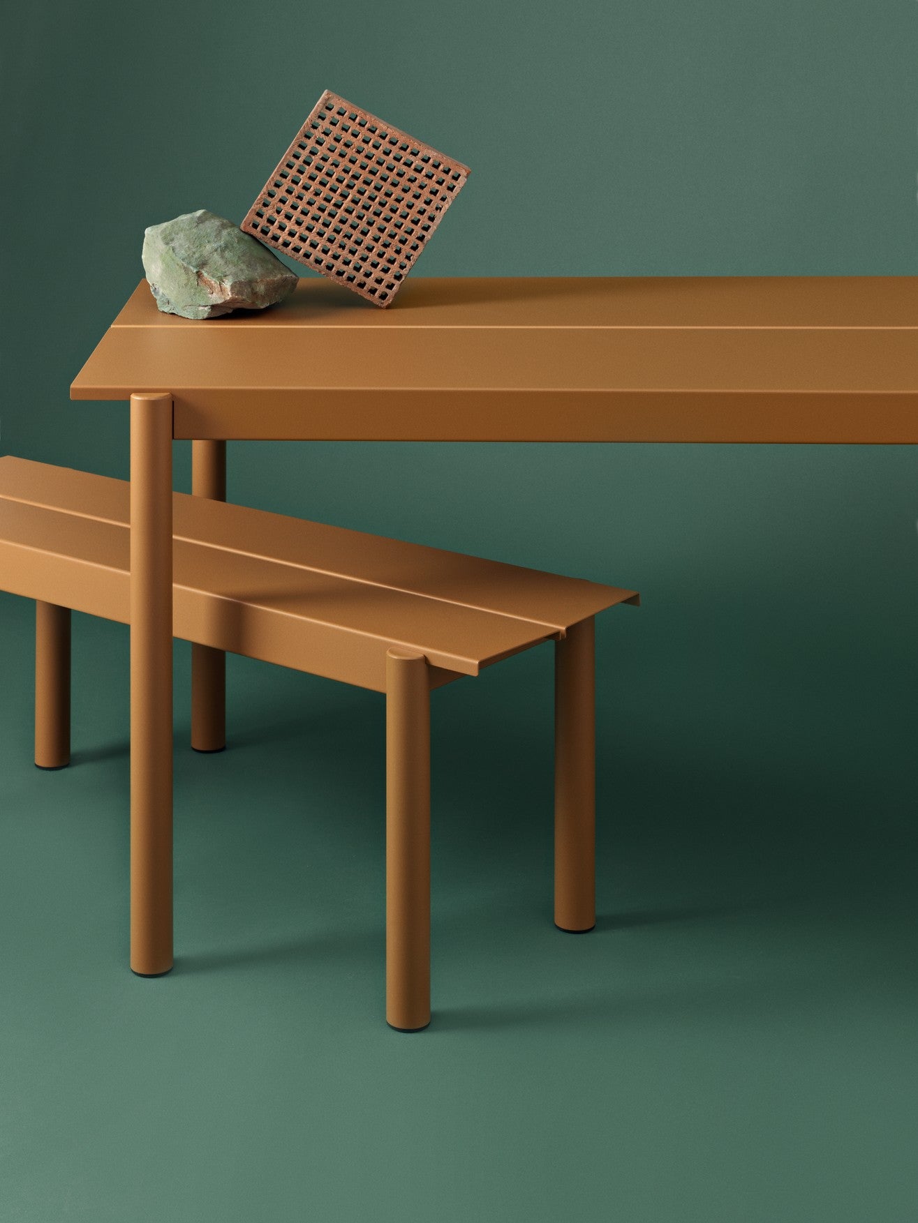 Buiten tafel LINEAR oranje staal