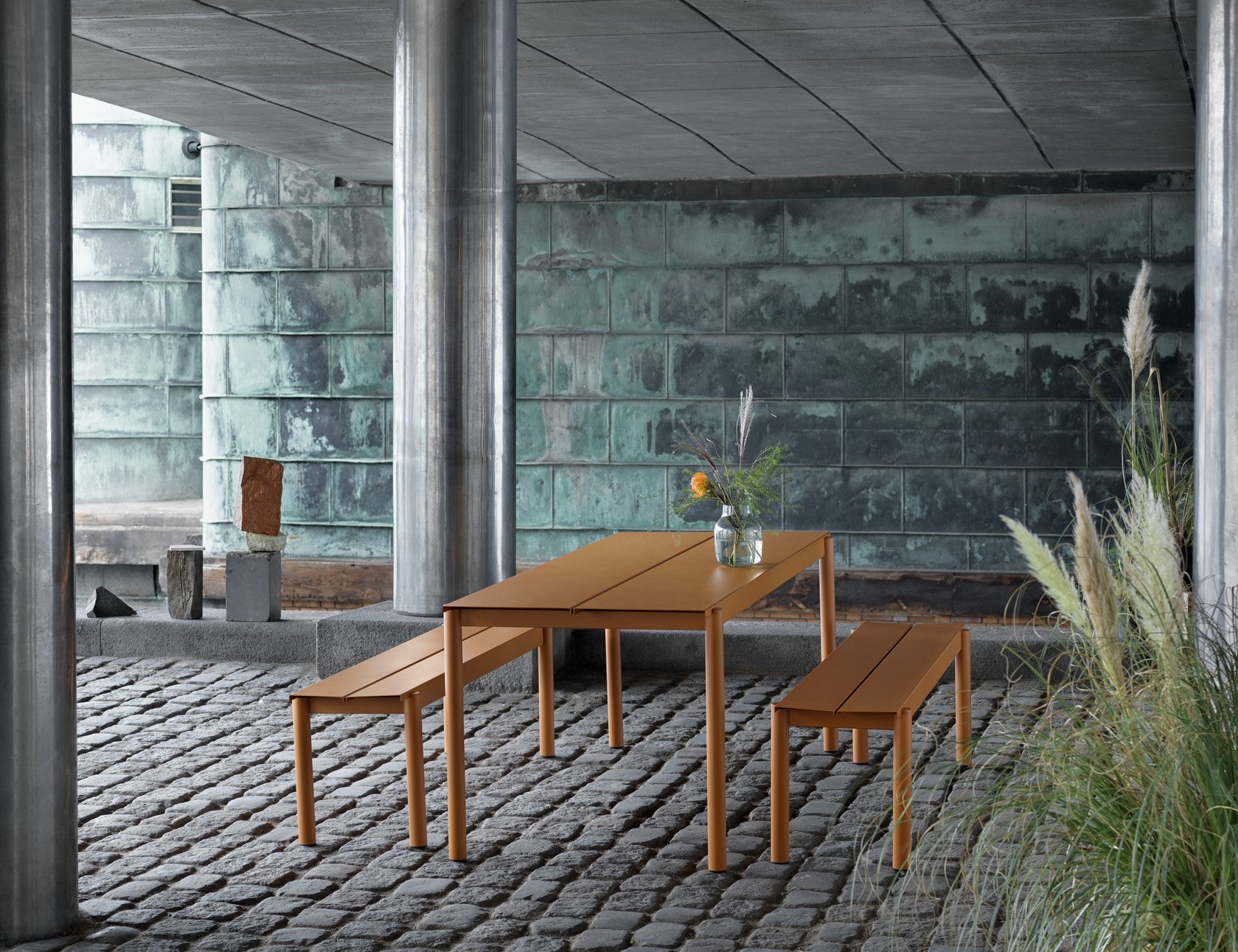 Buiten tafel LINEAR oranje staal