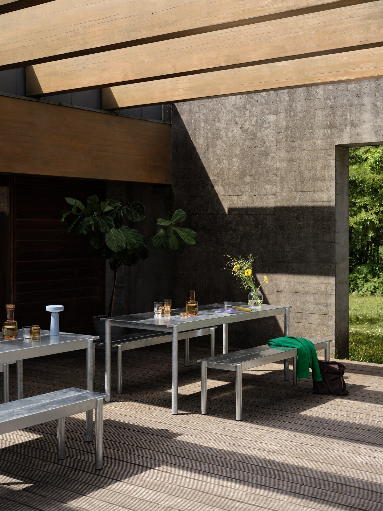 Buiten tafel LINEAR gegalvaniseerd staal