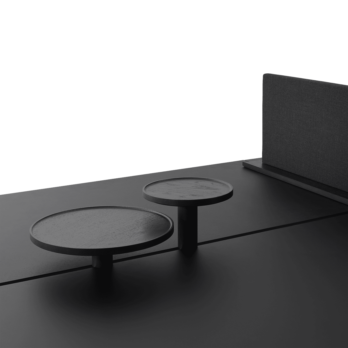 Bürotisch LINEAR SYSTEM - KONFIGURATION 2 in schwarzem Nanolaminat mit schwarzem Gestell