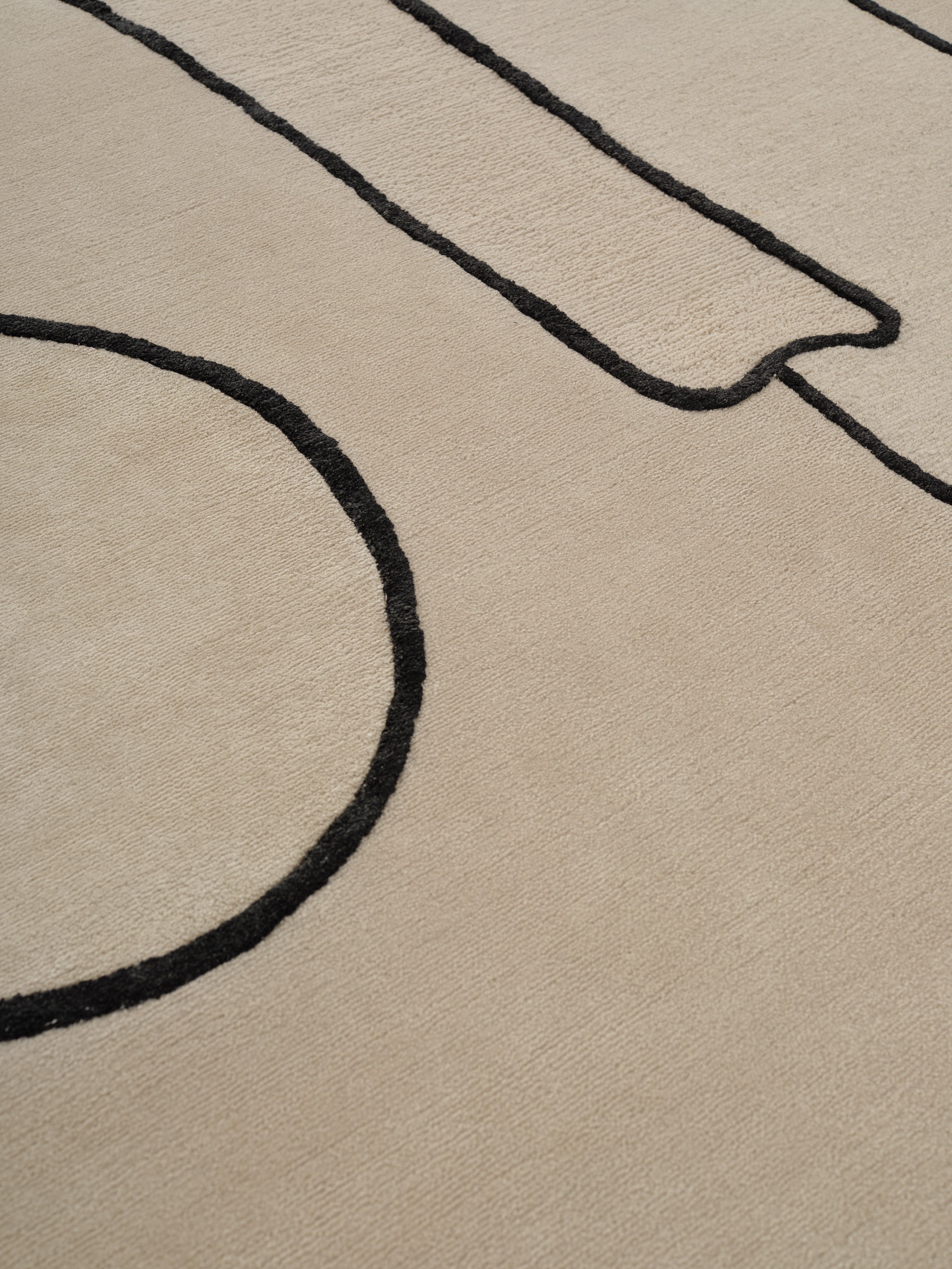 SELF MIRAGE beige rug with black