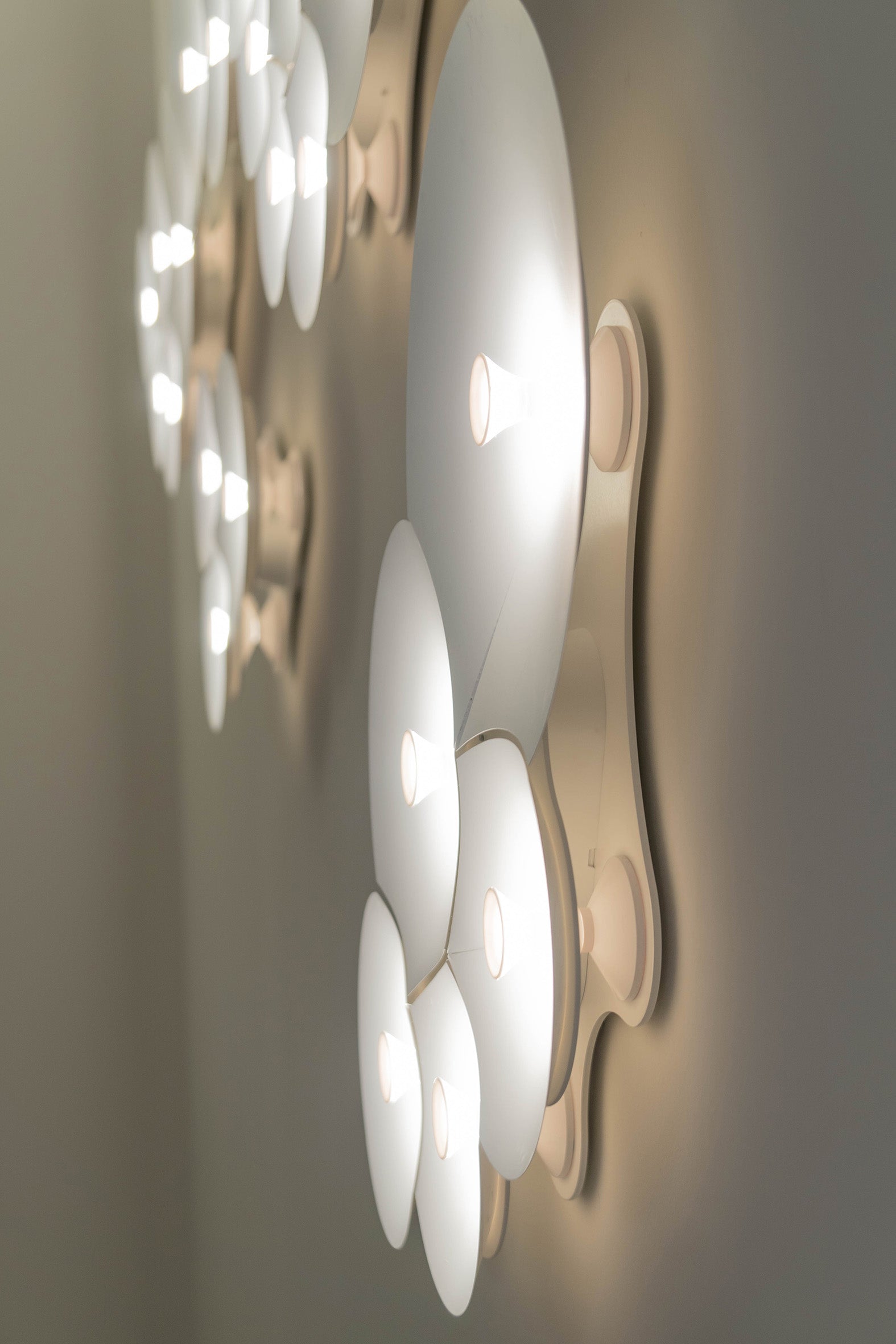 Wandlamp BULBULLIA wit