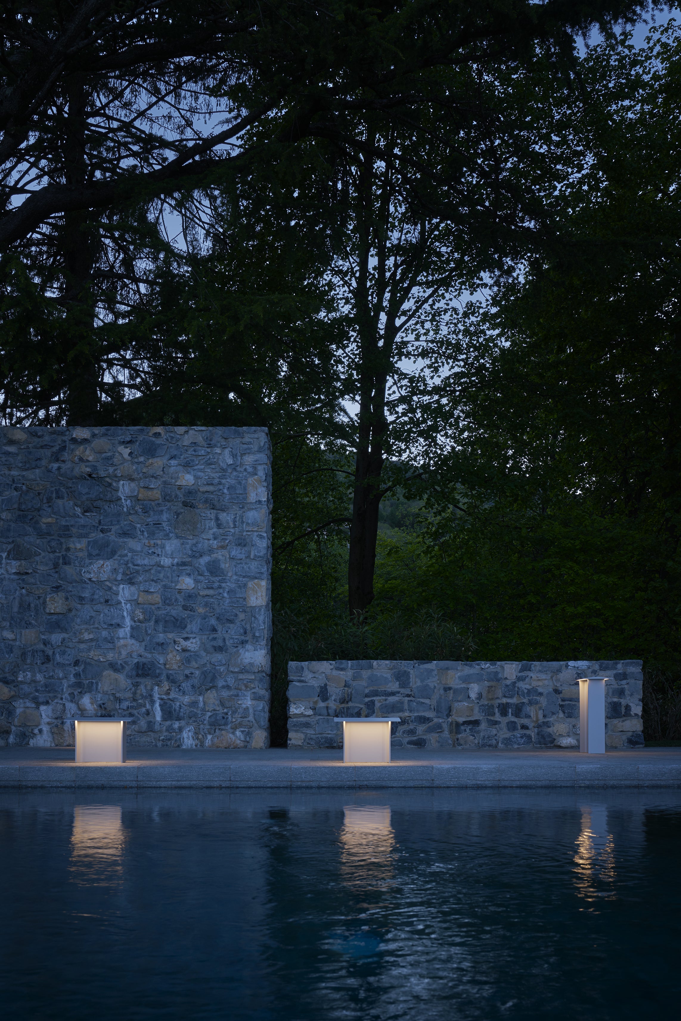 Lampa podłogowa zewnętrzna FIENILE jasnoszary