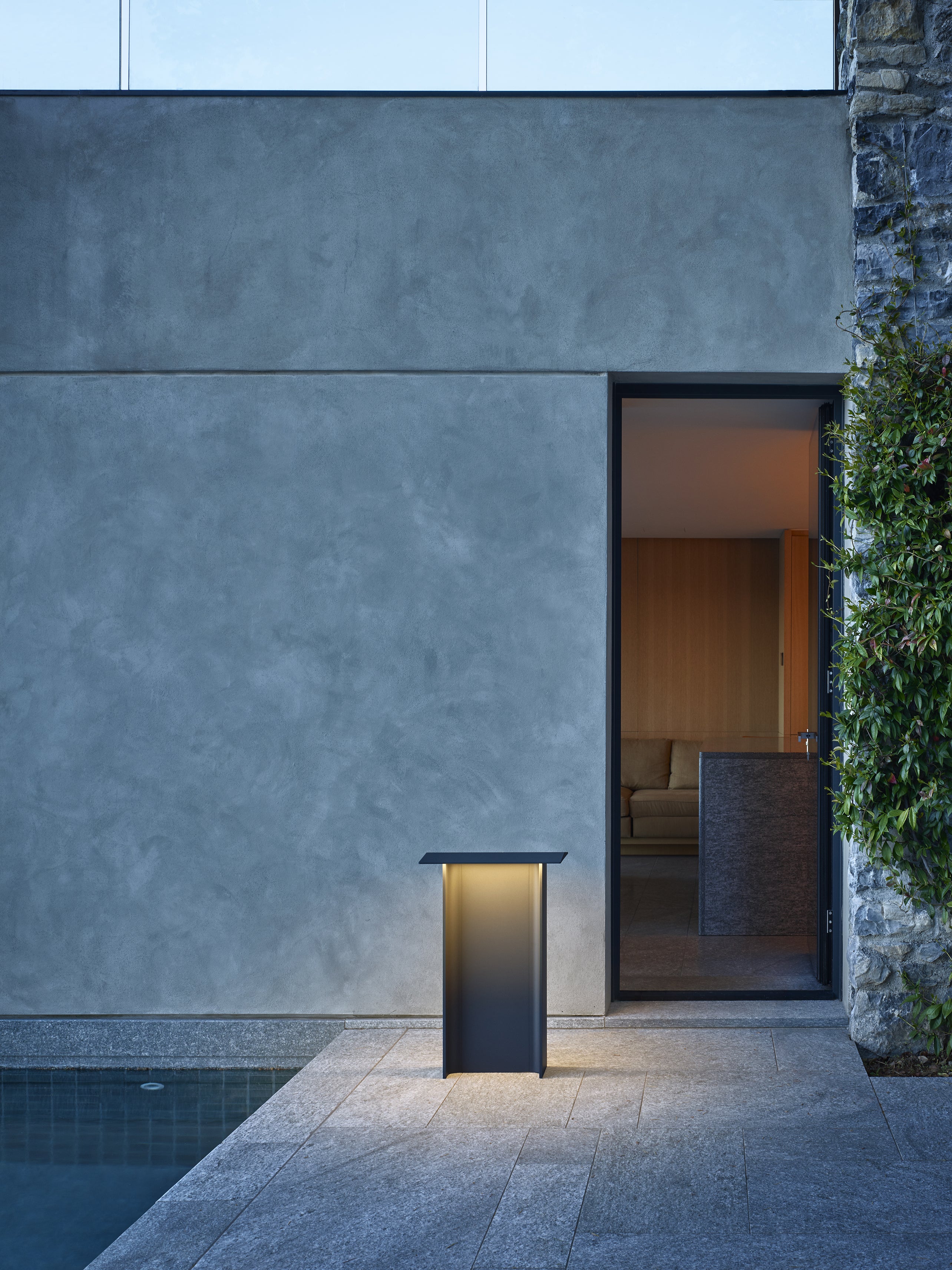 Lampa podłogowa zewnętrzna FIENILE jasnoszary