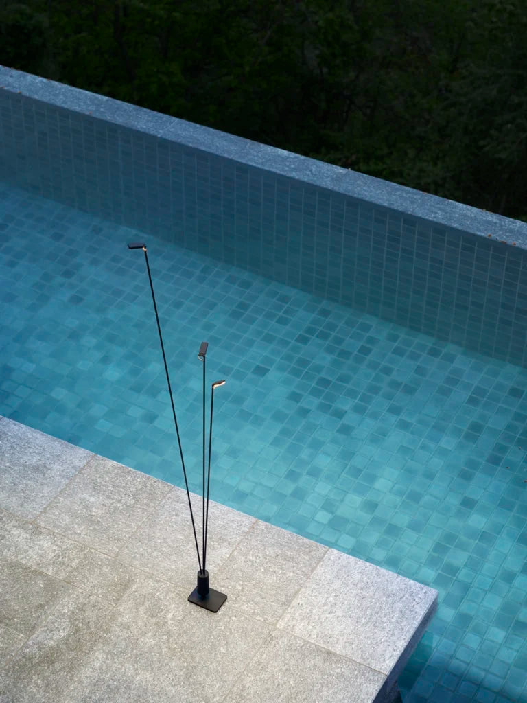 Lampa stojąca zewnętrzna przenośna FLIA czarny