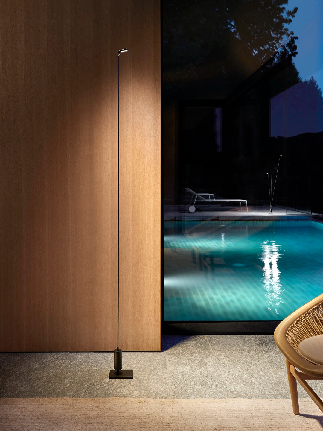 Lampa stojąca zewnętrzna przenośna FLIA czarny