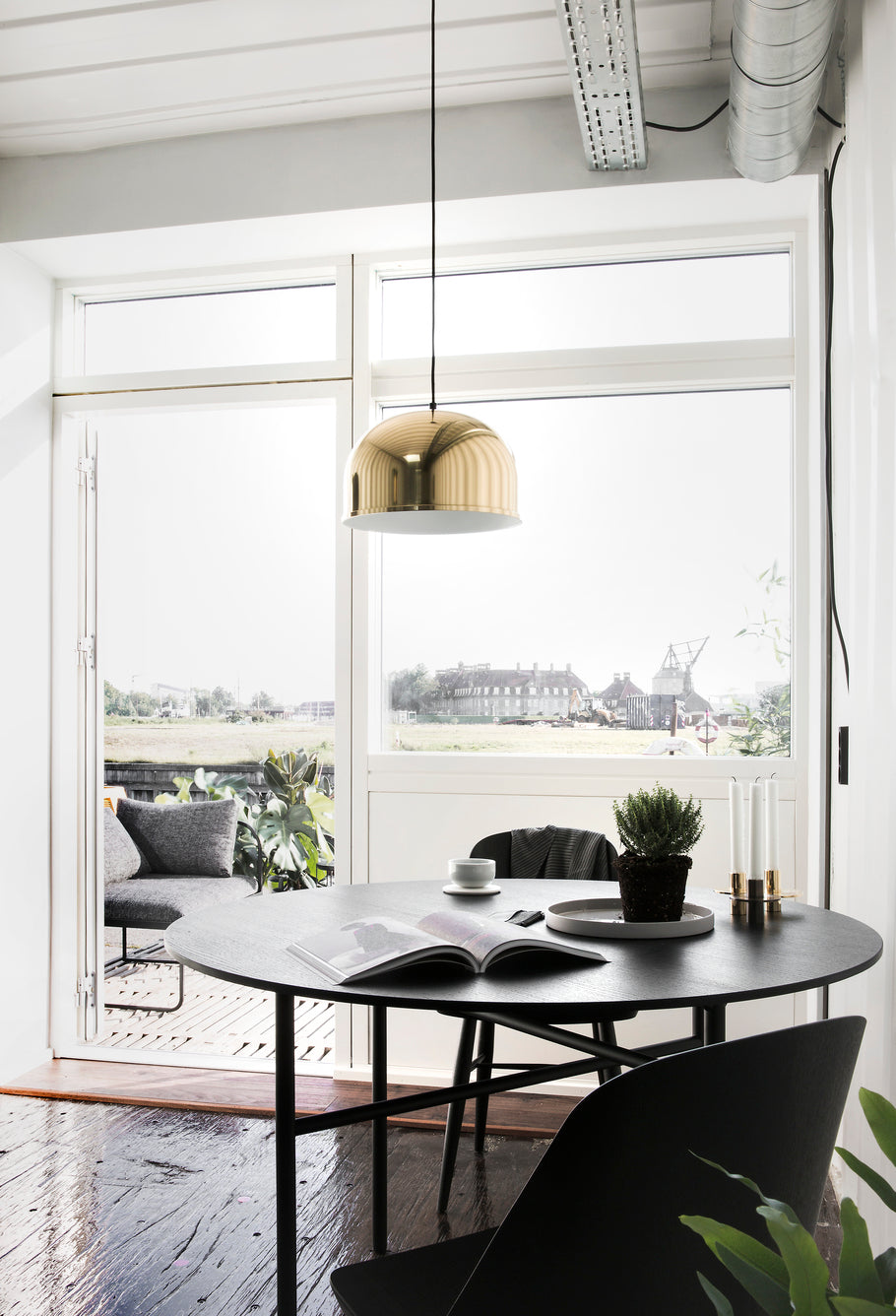 Stół okrągły SNAREGADE ciemny fornir dębowy