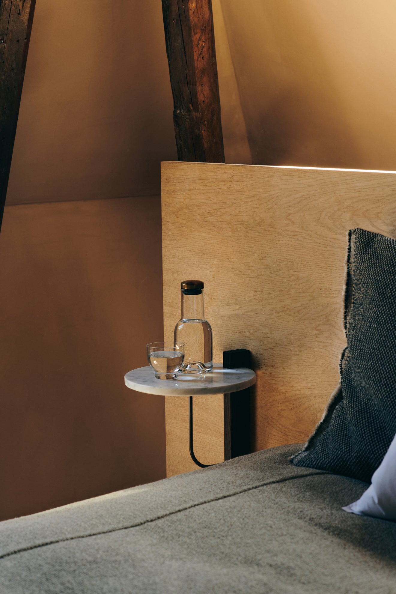 Regal CORBEL aus Eichenholz und Marmor