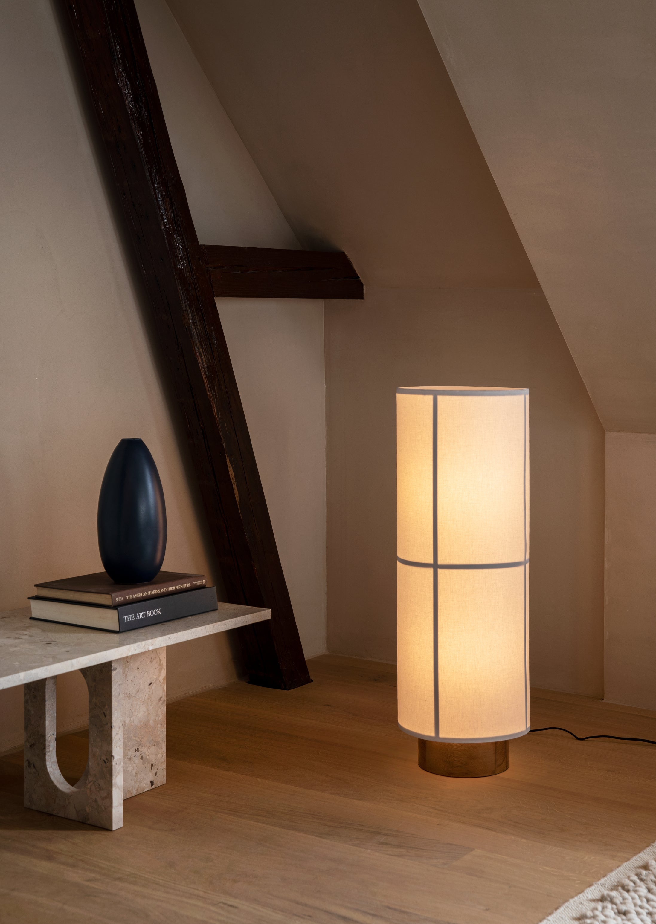 HASHIRA floor lamp with a linen shade and an ash base
