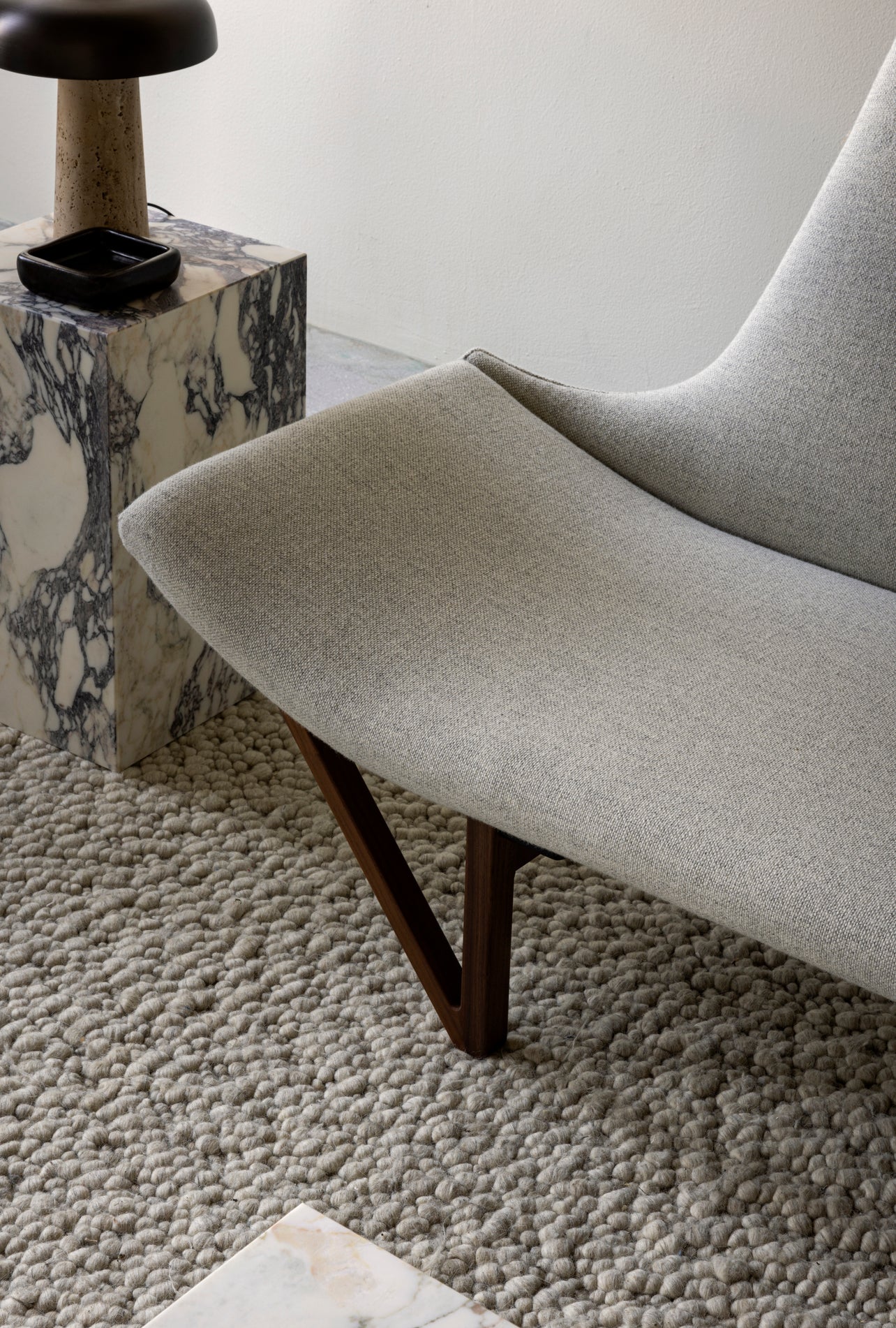 Sofa PAGODE grijs met eiken basis