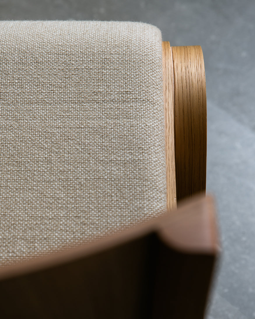 READY chair black leather with black oak base