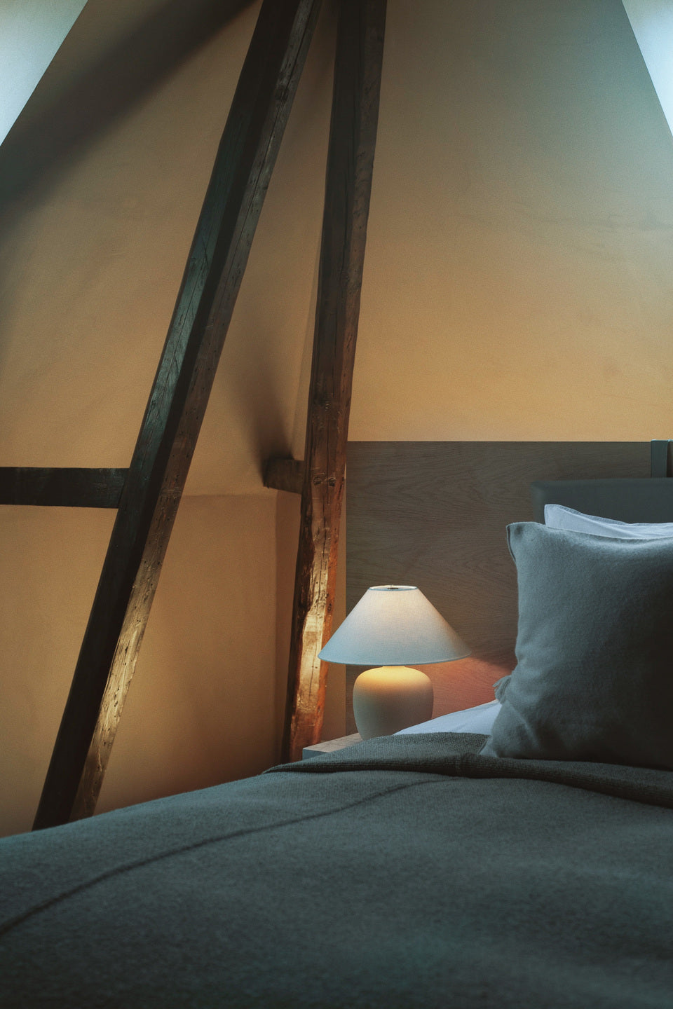 Tafellamp TORSO witte keramiek