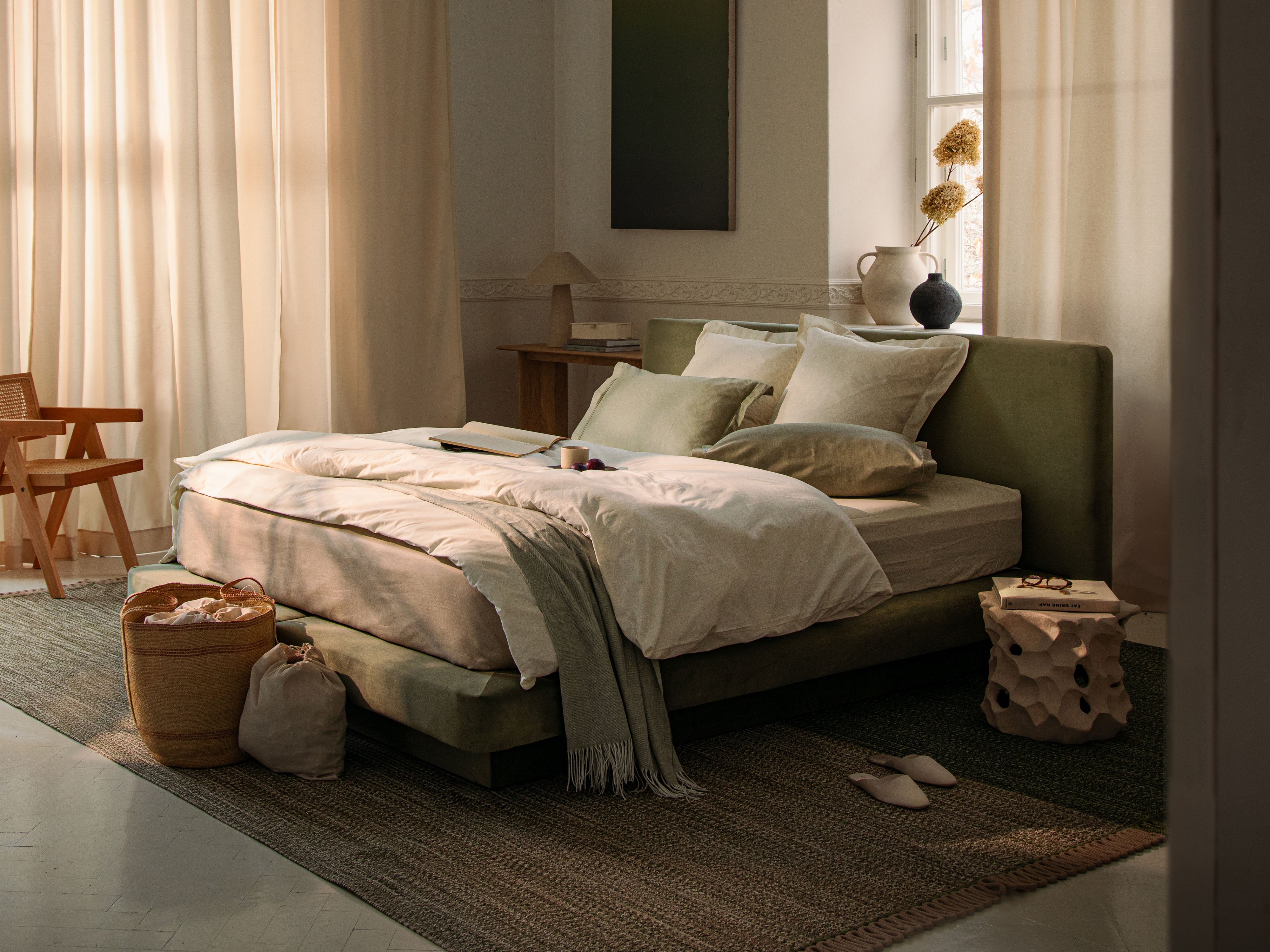 Bett LINEA dunkles olivgrünes Boucle