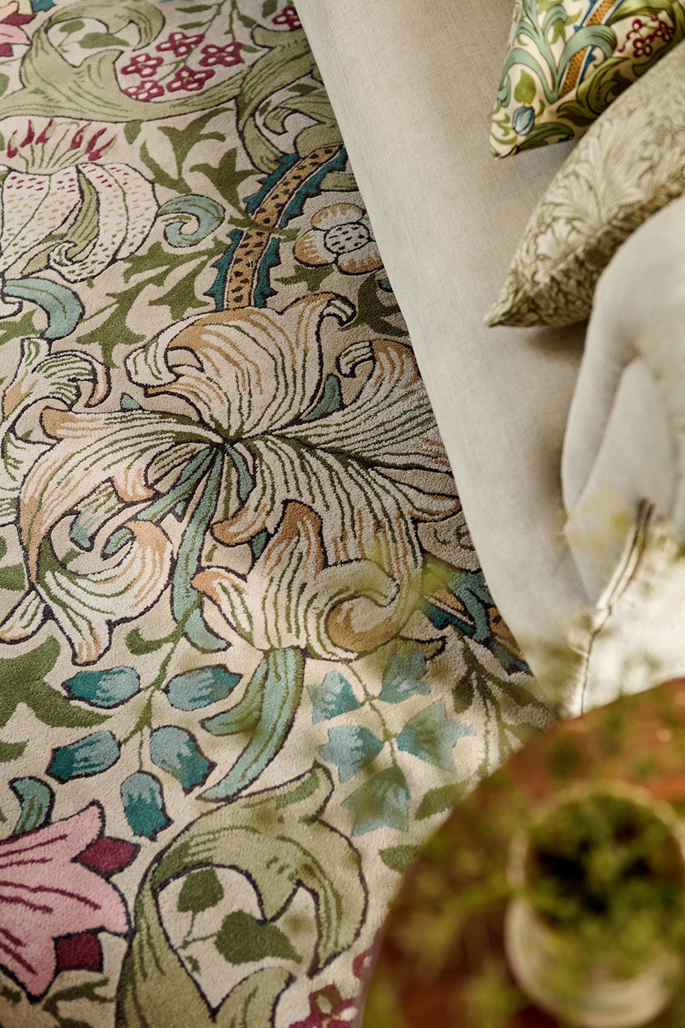 GOLDEN LILY Green Carpet with Beige