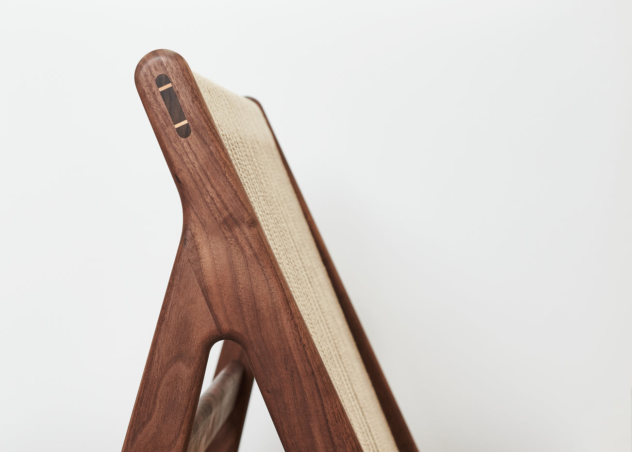 MR01 armchair in walnut wood and linen