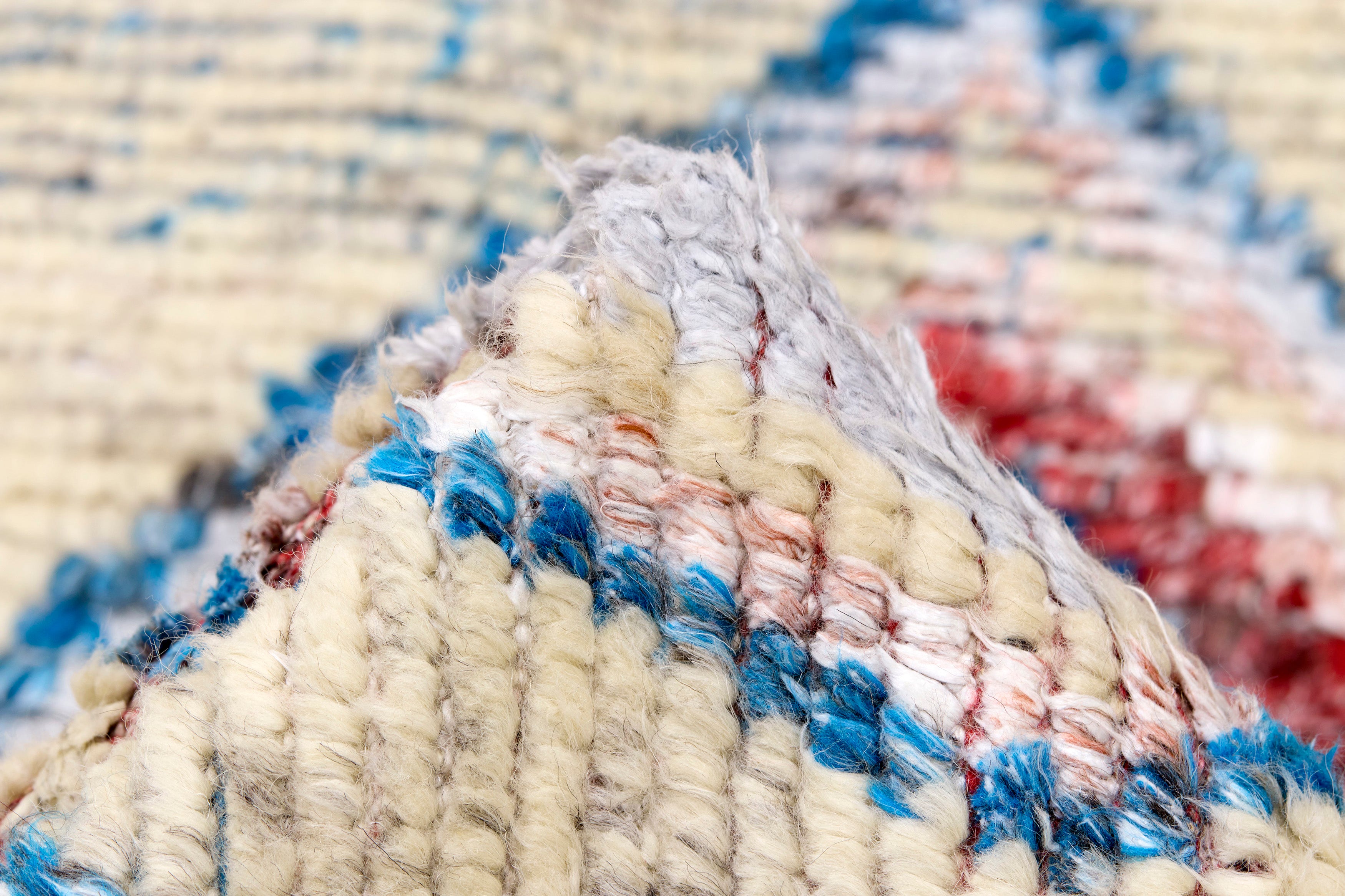 Vloerkleed TRIBE beige met rood en blauw