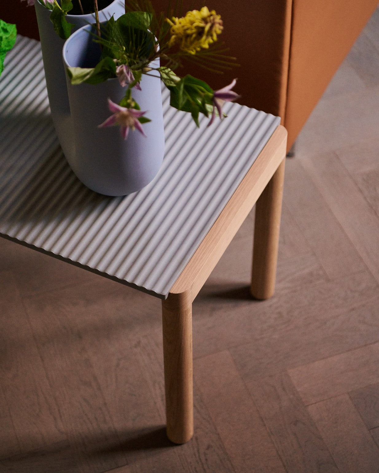 Salontafel COUPLE lichtblauw met eiken basis