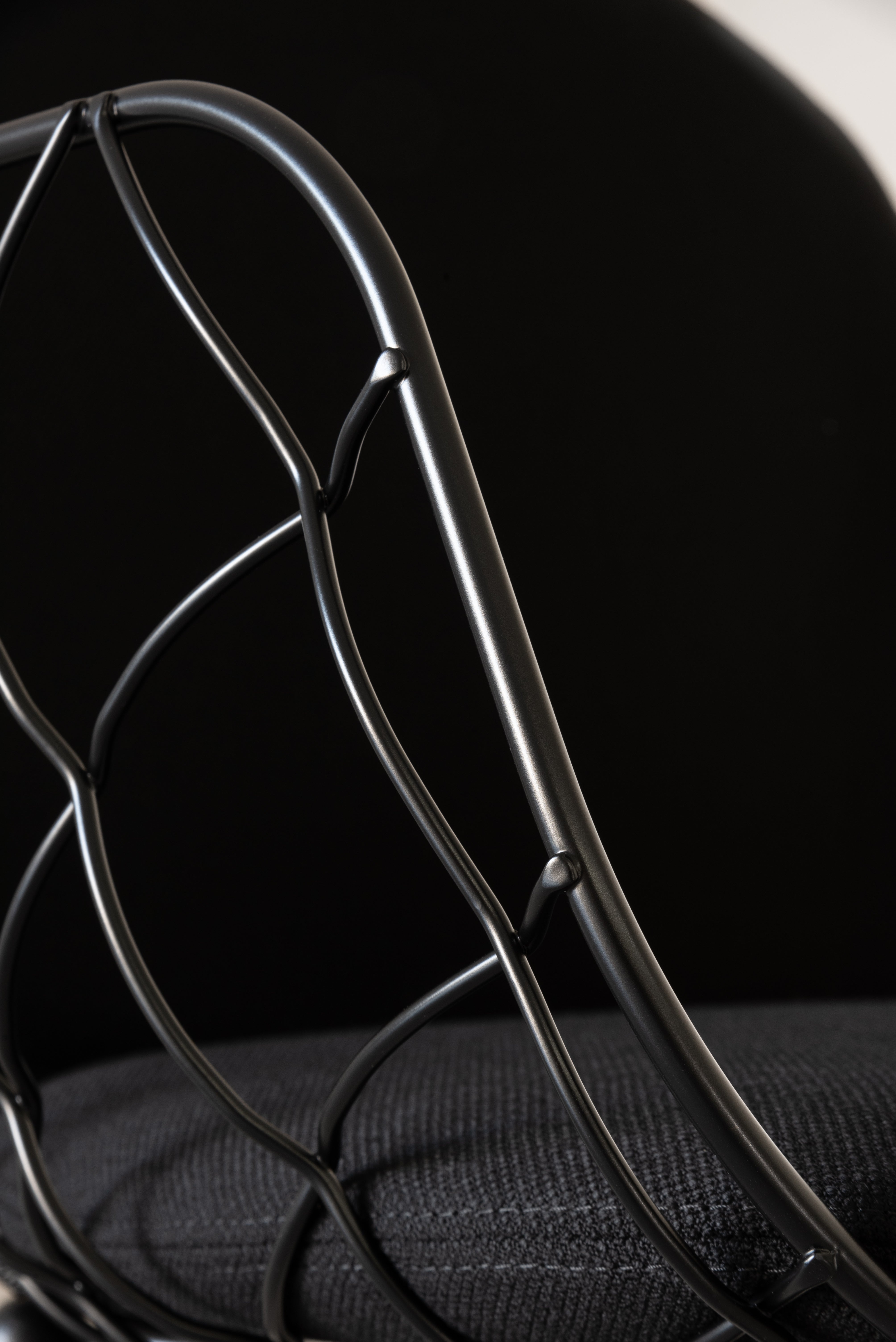 PIÑA chair in white with an ash base