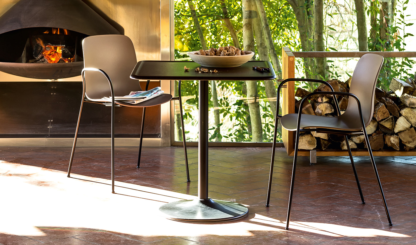 Stoel SUBSTANCE zwart met metalen basis