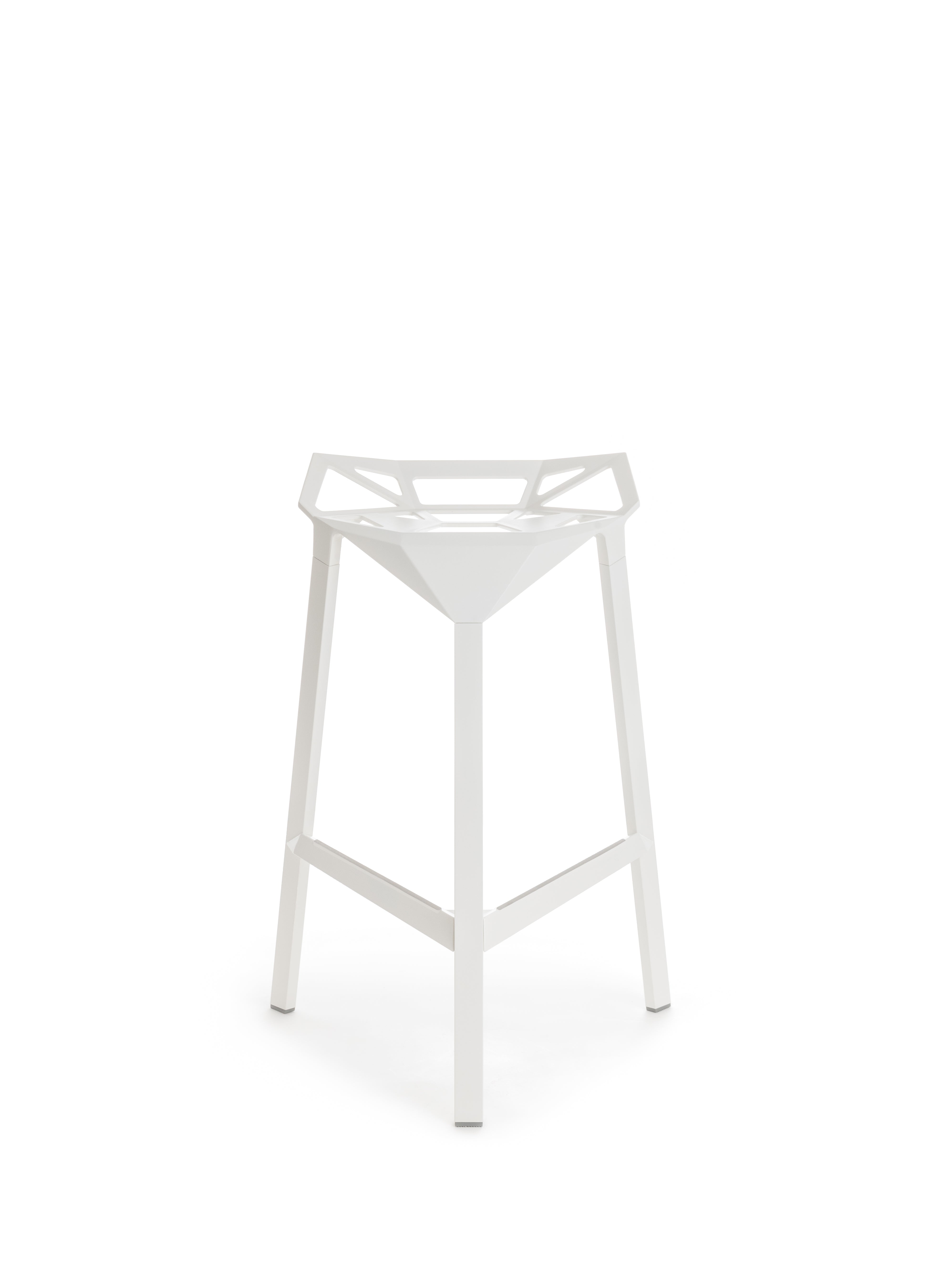 STOOL_ONE white stool