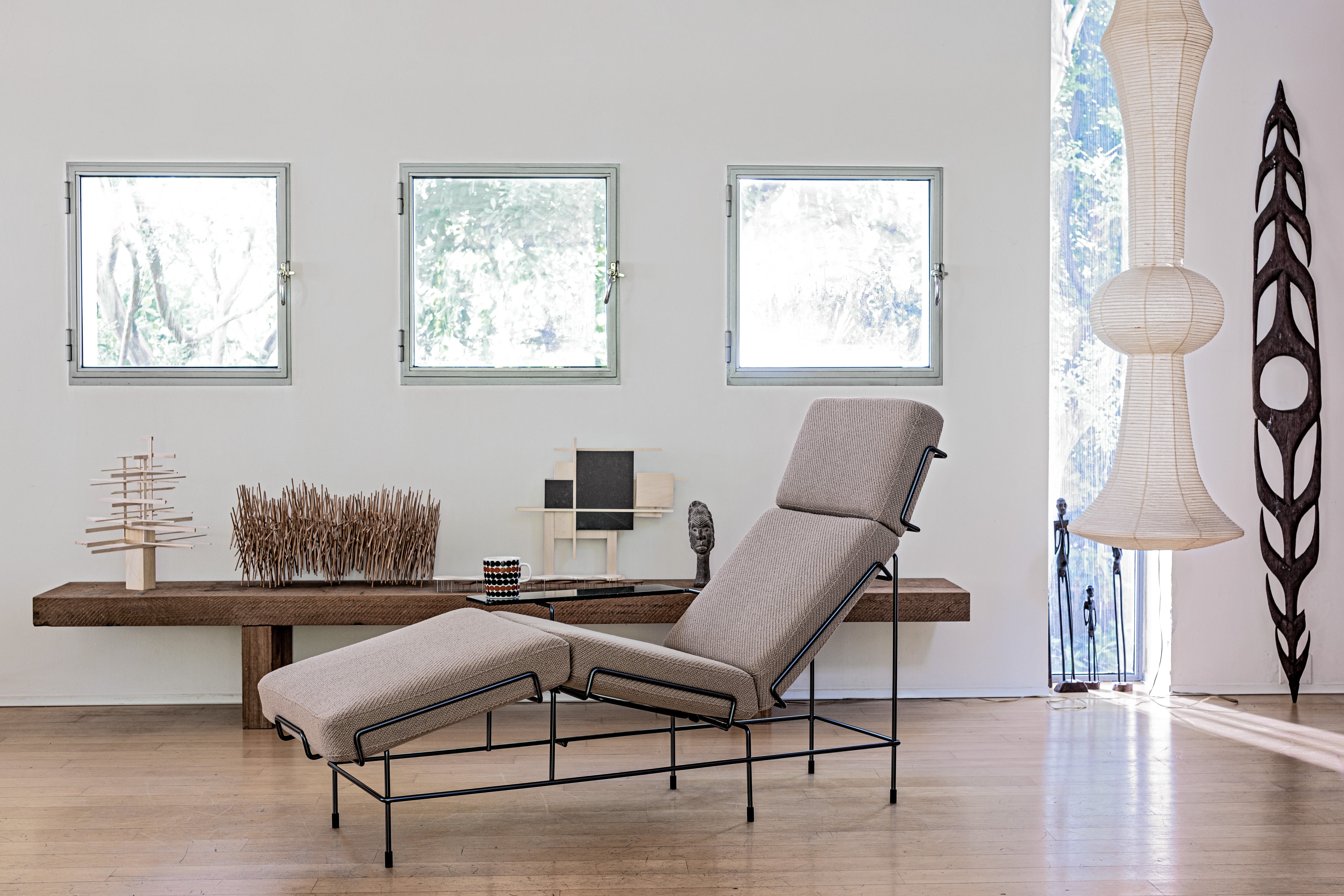 TRAFFIC upholstered daybed with a white steel base