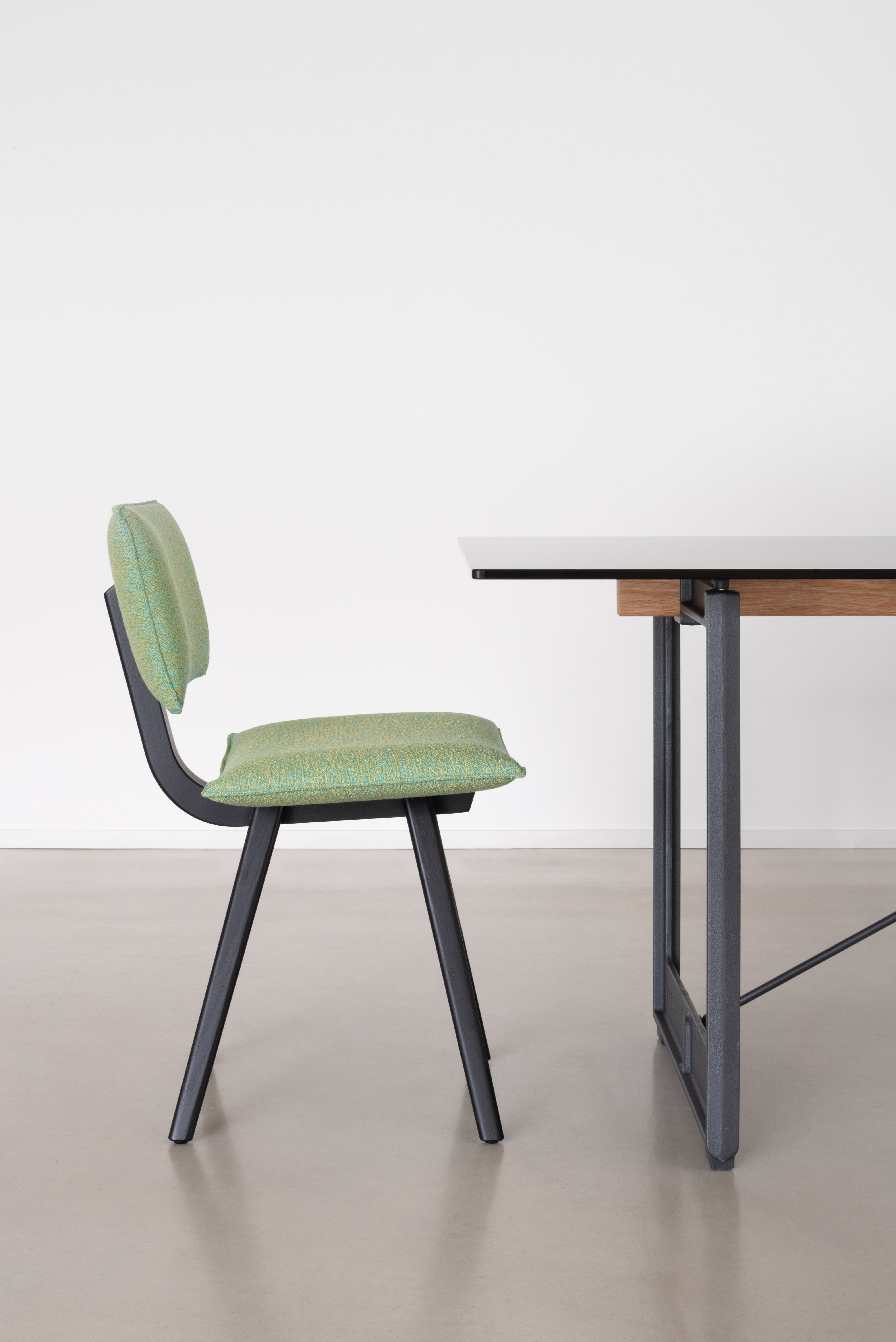 BRUT table with turquoise base