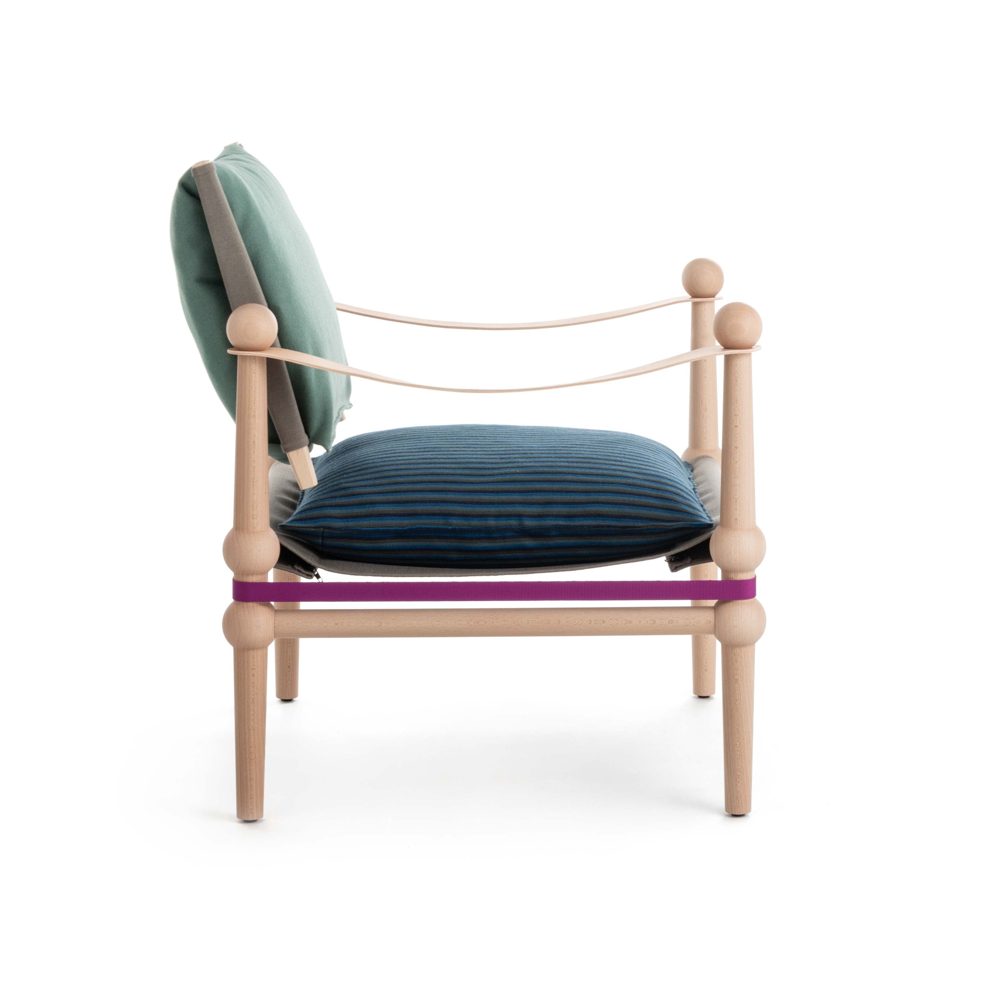 TWAIN armchair in navy green with a light beech base