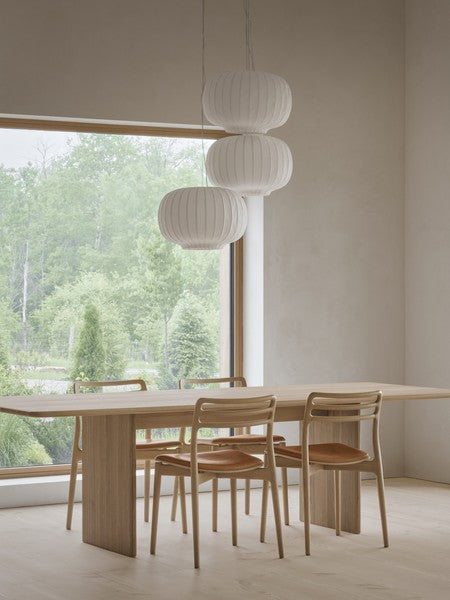 Tafel CABIN grijs kalksteenblad met lichte eiken basis