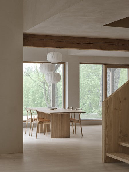 Tafel CABIN grijs kalksteenblad met lichte eiken basis
