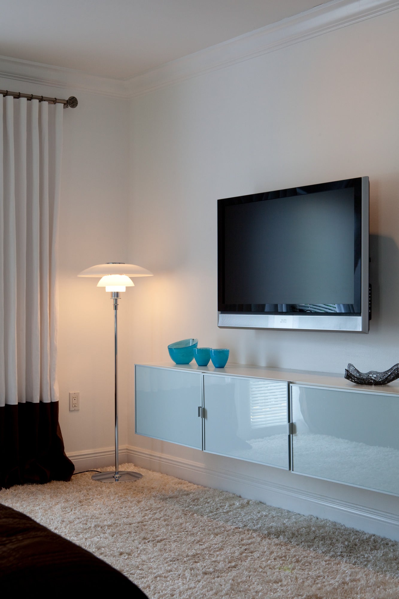 PH 4½-3½ white floor lamp with chrome base