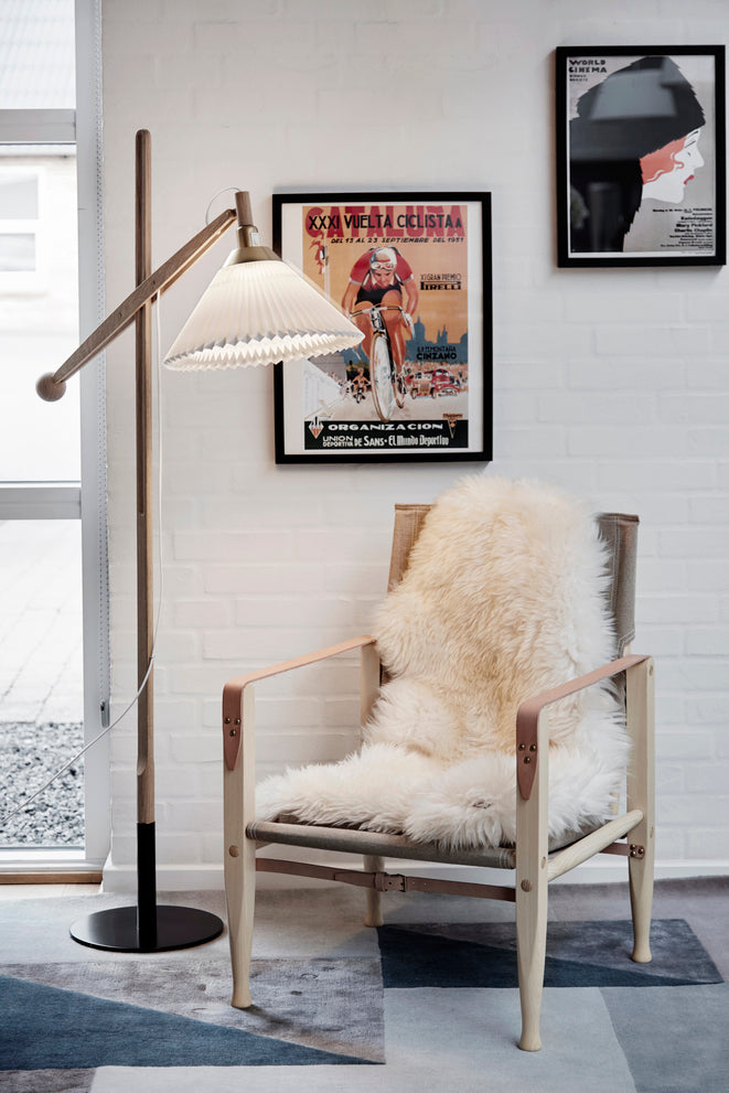 Stehlampe MODELL 325 weiß mit heller Eichenbasis