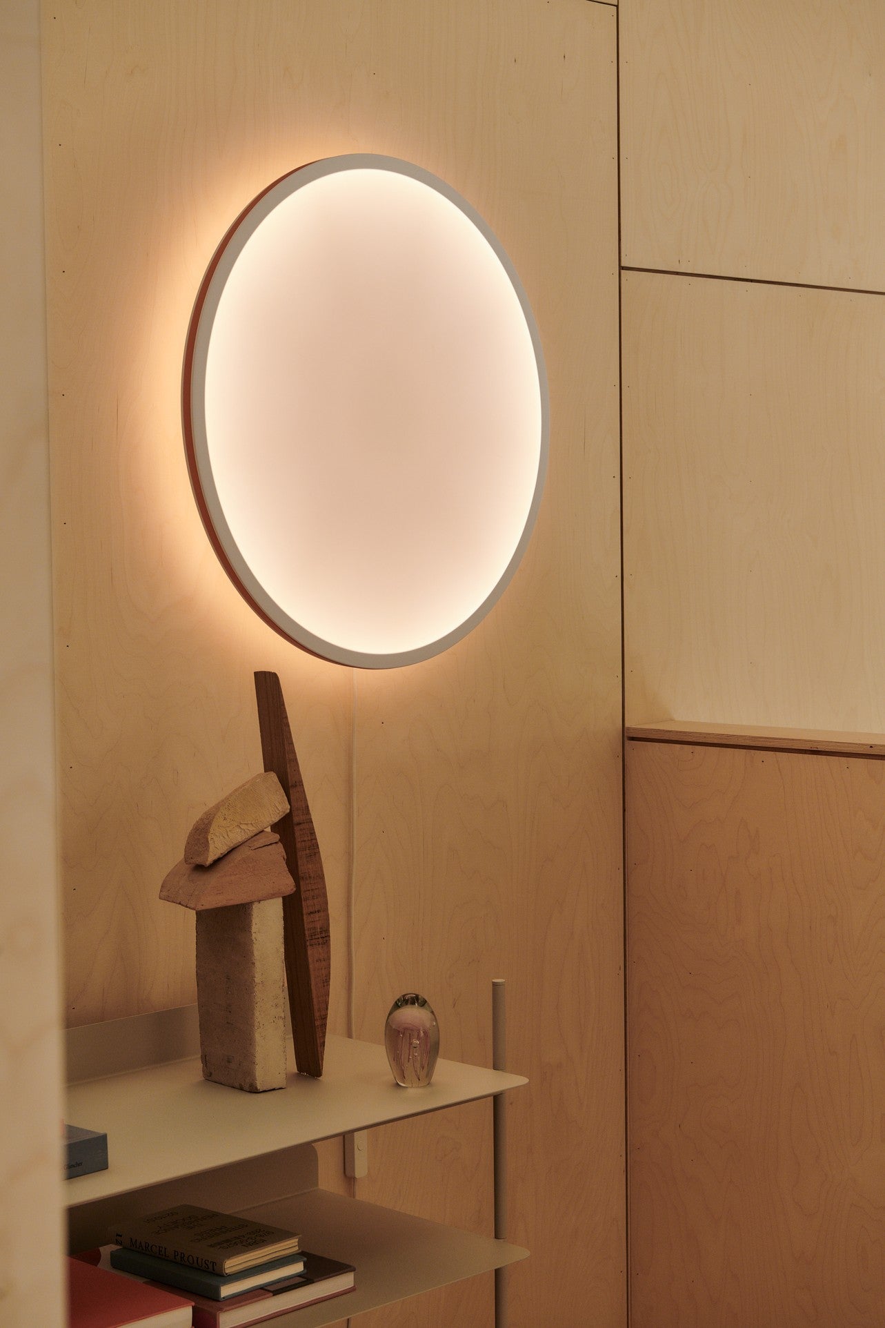 Lampa ścienna CALM biały z czarną obwódką
