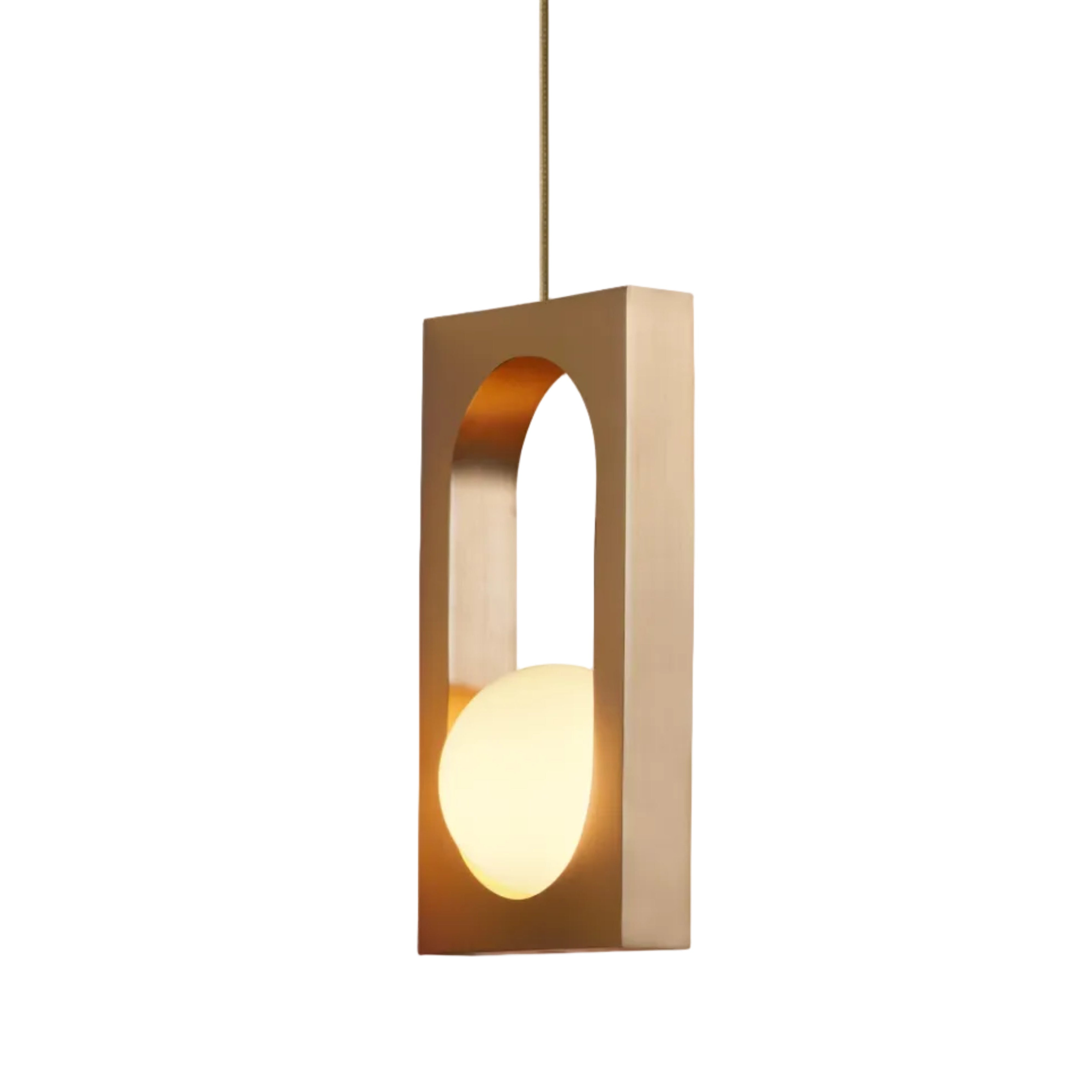 Hanglamp MYTHOS met opalen glazen kap en messing.